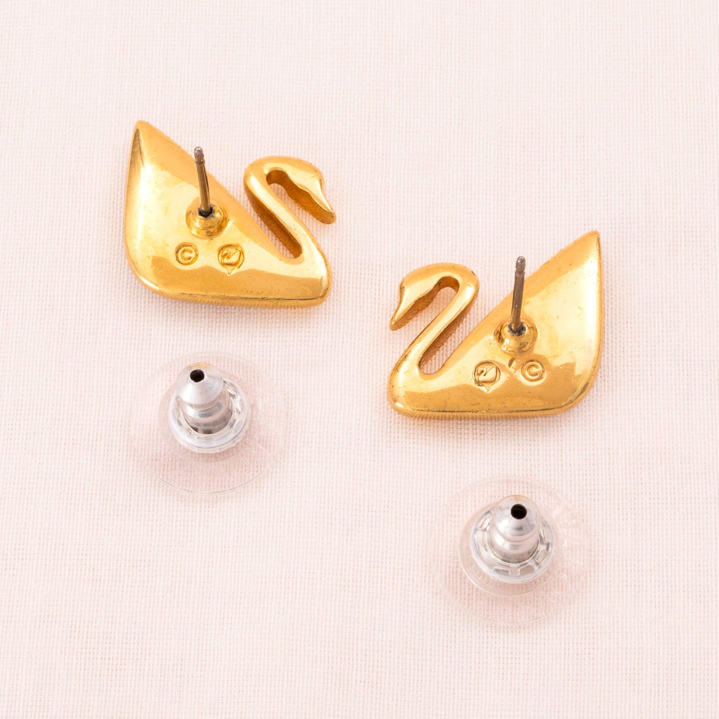 Swarovski-Schwan-Ohrringe-vergoldete-Rückseiten-signiert