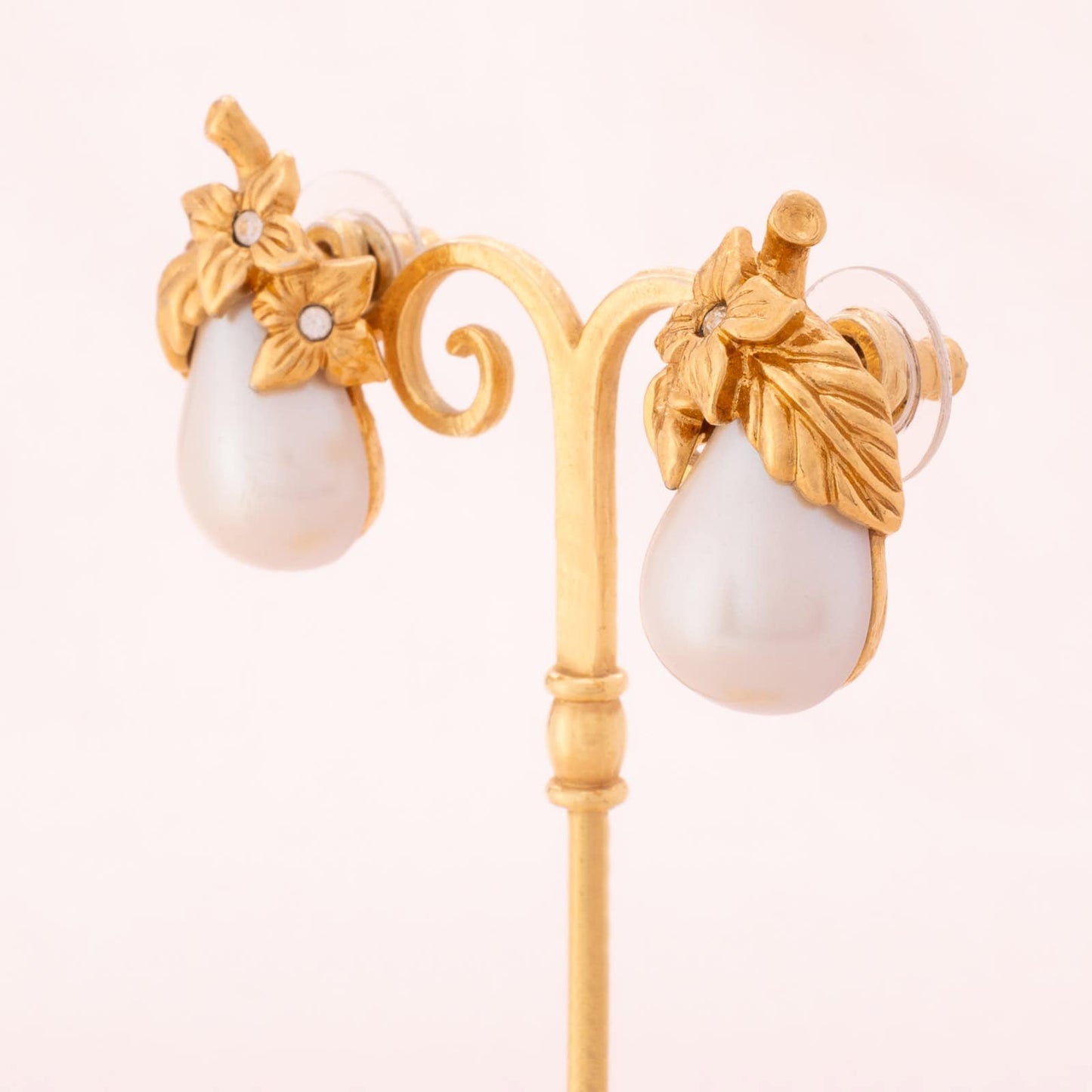 AVON gold-plated pearl earrings in the shape of pears