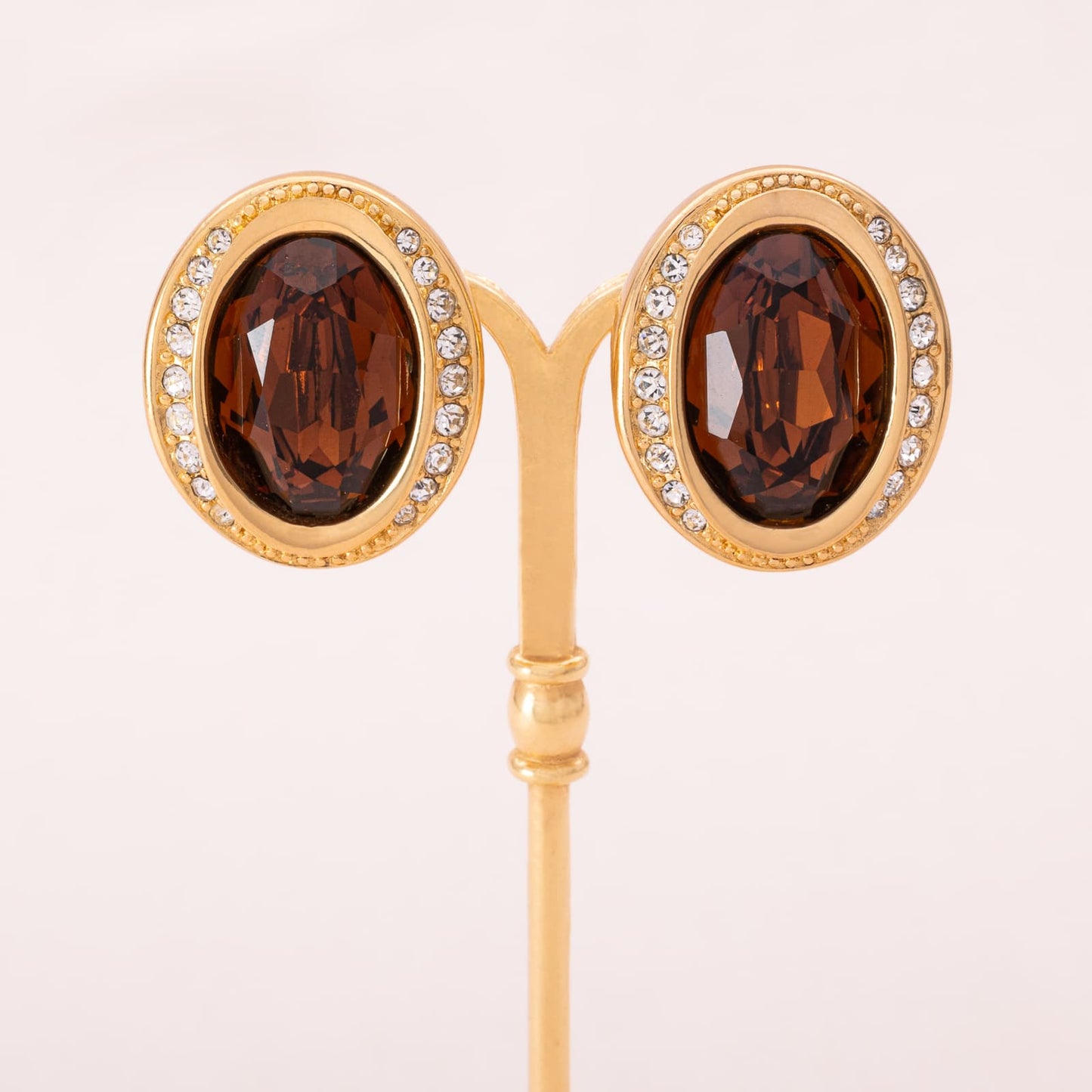 Christian-Dior-Ohrclips-vergoldet-ovaler-brauner-Kristall