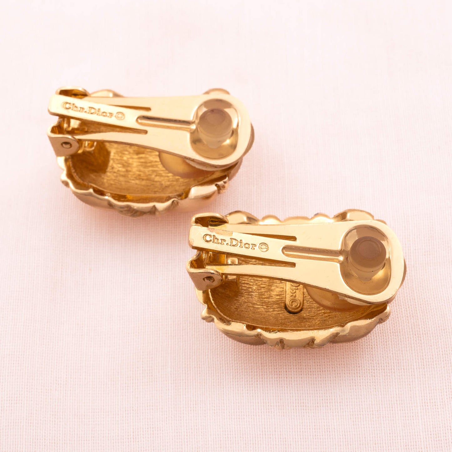 Christian-Dior-Ohrclips-vergoldete-Rückseiten-Signatur