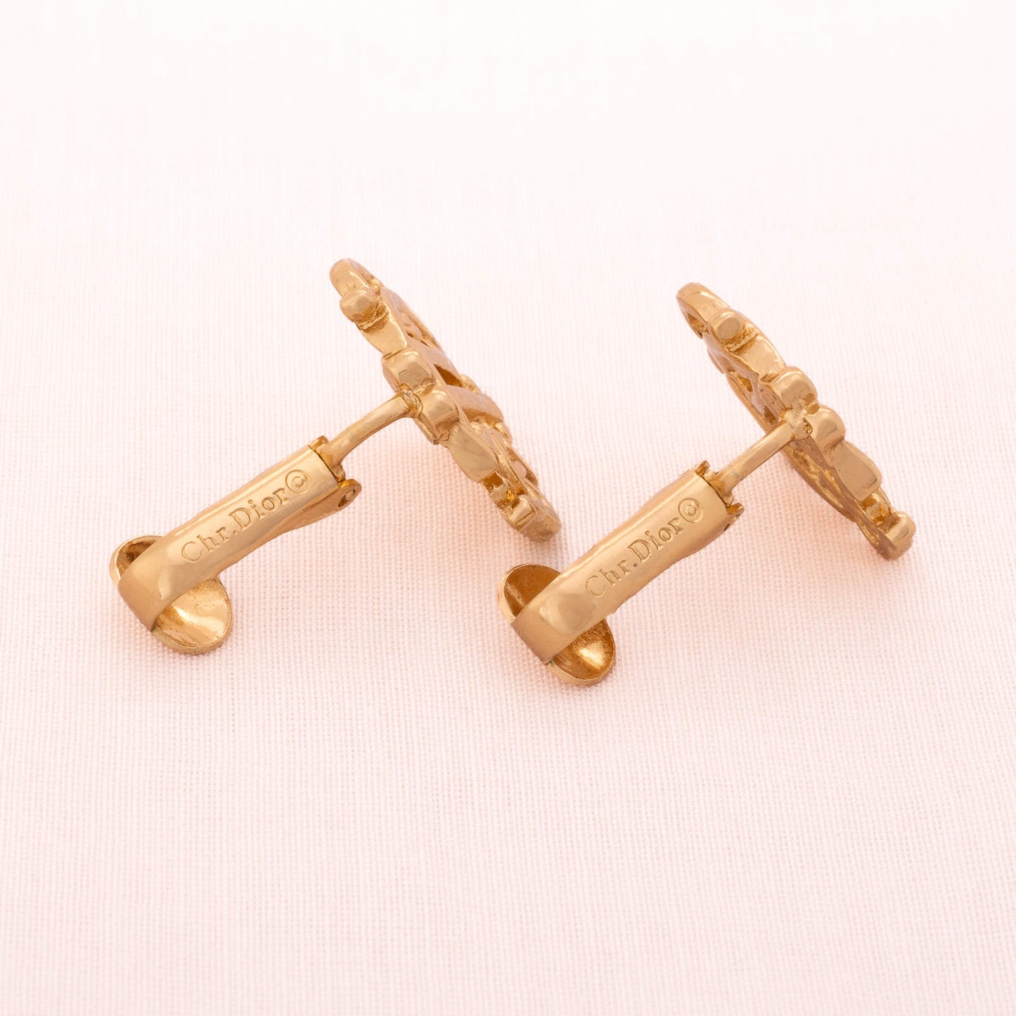 Christian-Dior-Ohrclips-vergoldet-Clip-Signatur