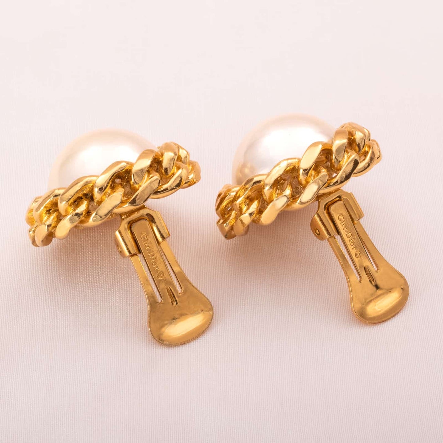 Christian-Dior-große-Perlen-Ohrclips-Signatur