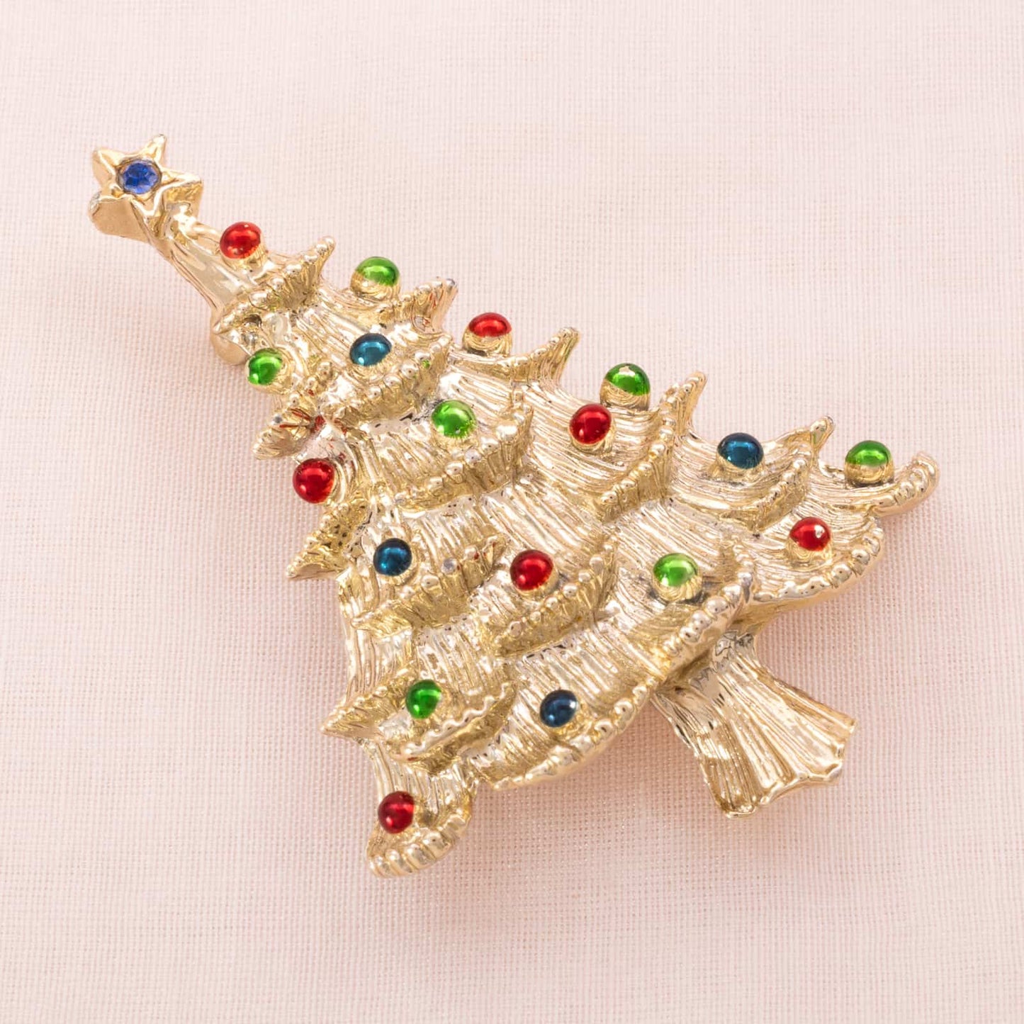 Gerrys-Weihnachtsbaum-Brosche-hell-goldfarben-bunte-Kugeln