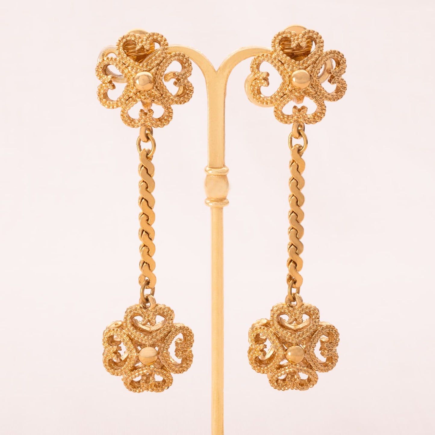 Monet-lange-Ohrclips-vergoldet-Herz-Ornamente-schwingende-Hänger