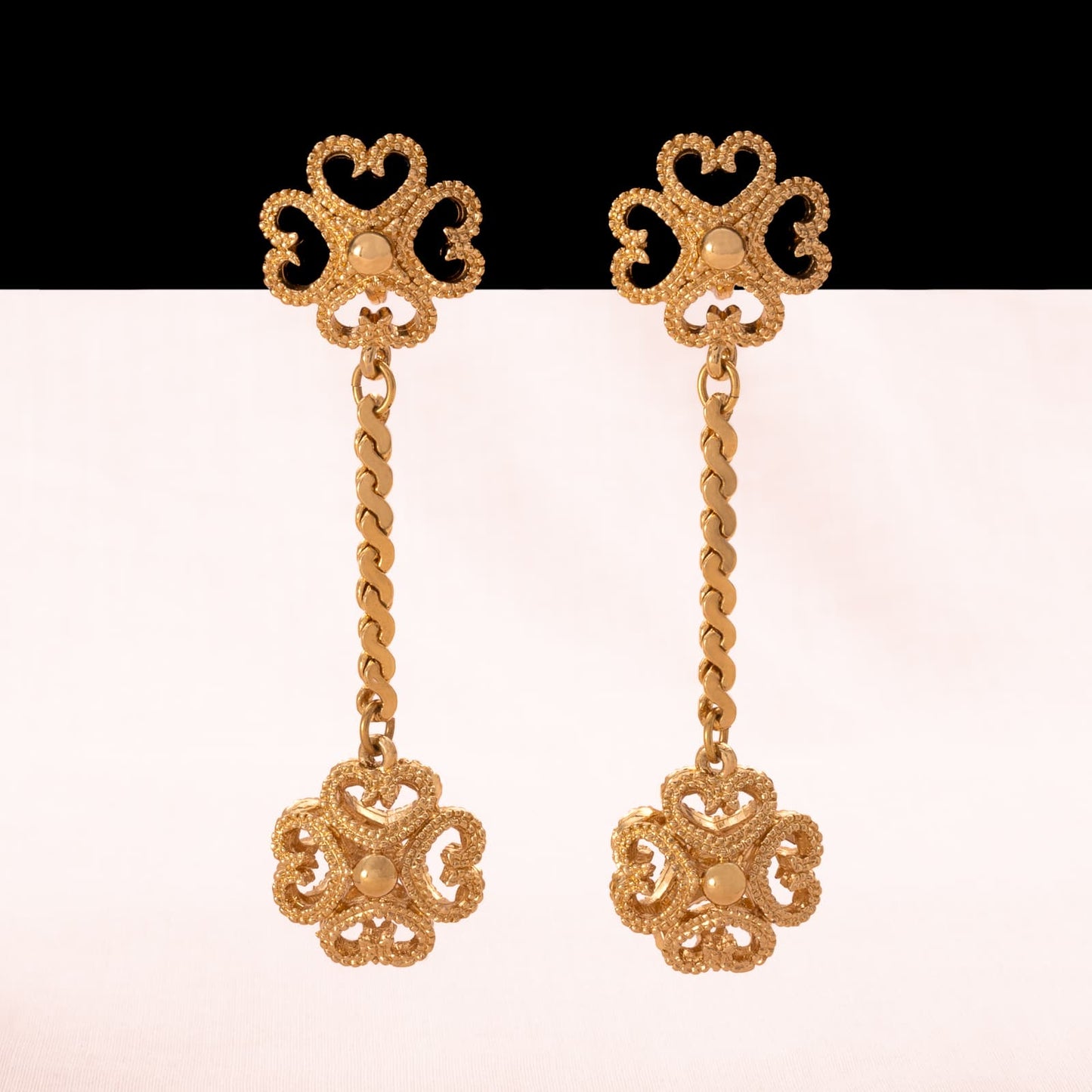 Monet-lange-Ohrclips-vergoldet-Herz-Ornamente-schwingende-Hänger