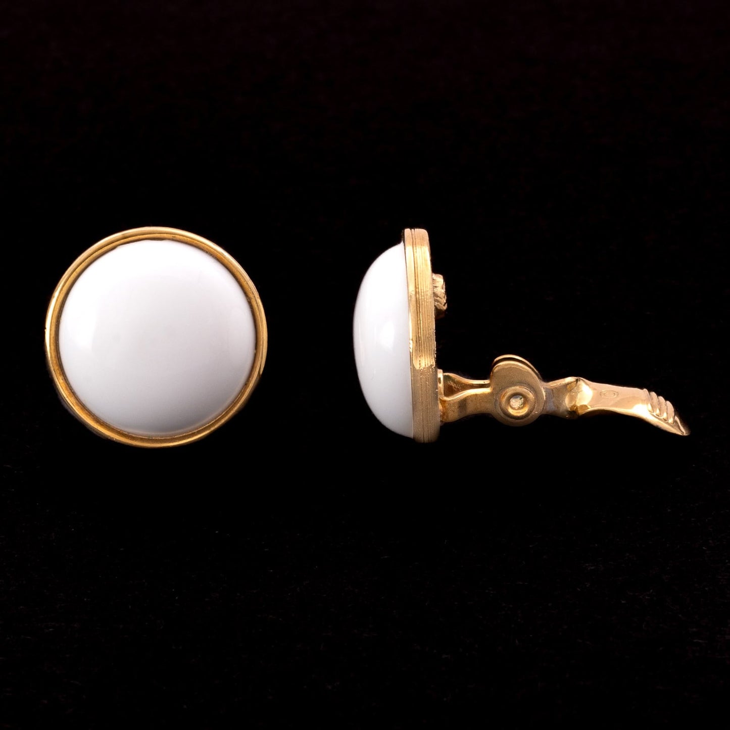 MONET classic round ear clips in white