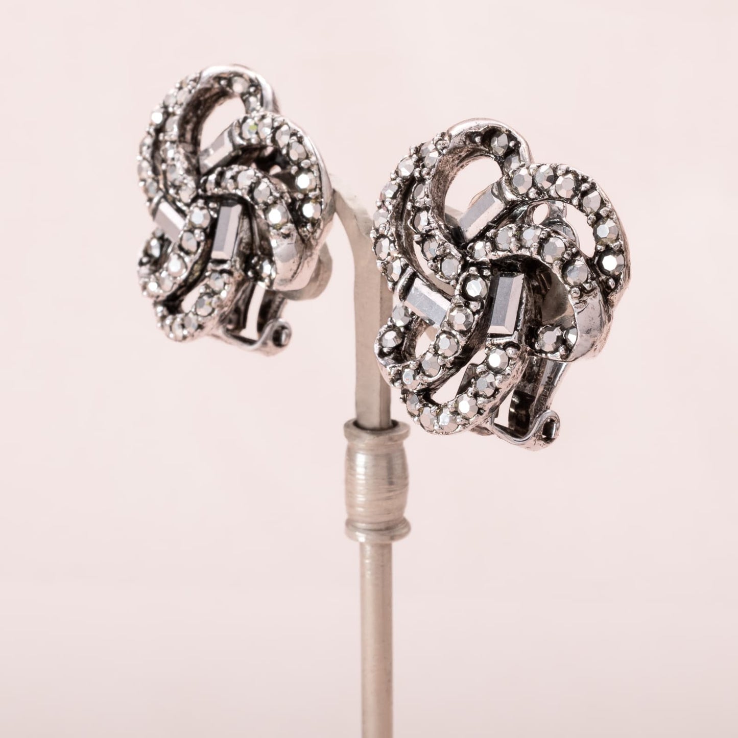 Vintage ear clips in a Space Age Design