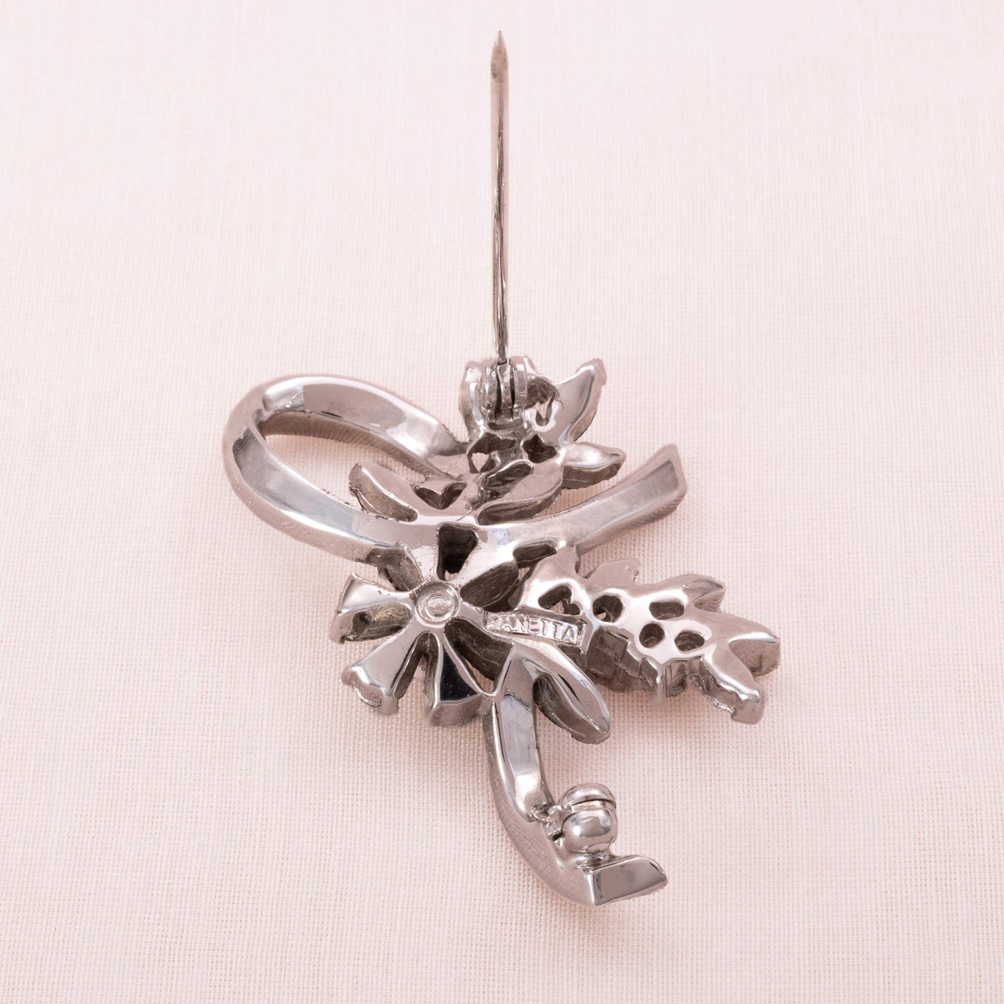 Panetta-Strassbrosche-floral-im-Echtschmuck-Design-Rückseite