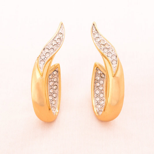 Pierre-Lang-vergoldete-Ohrringe-geschwungene-Form-Zirkonia-verziert