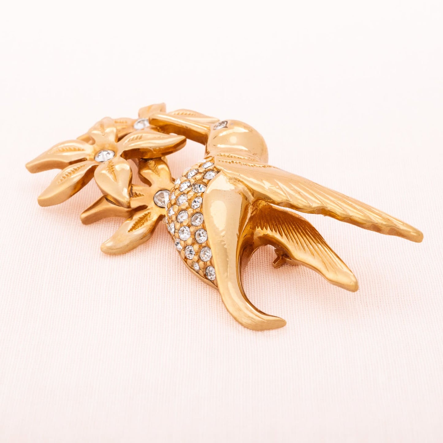 SWAROVSKI brooch gold-plated hummingbird with flowers