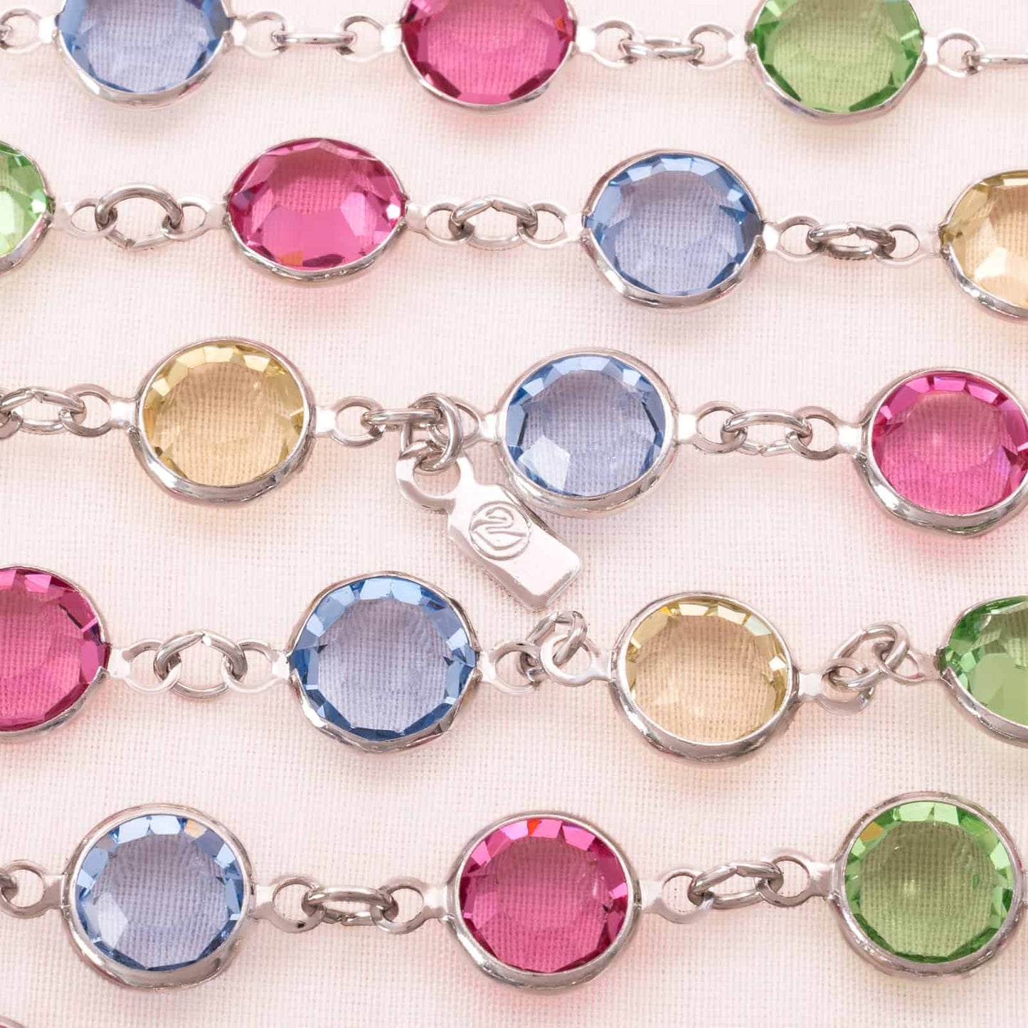 Swarovski-Halskette-bunte-runde-Kristalle-in-silberfarbenen-Fassungen-Schwan-Signatur