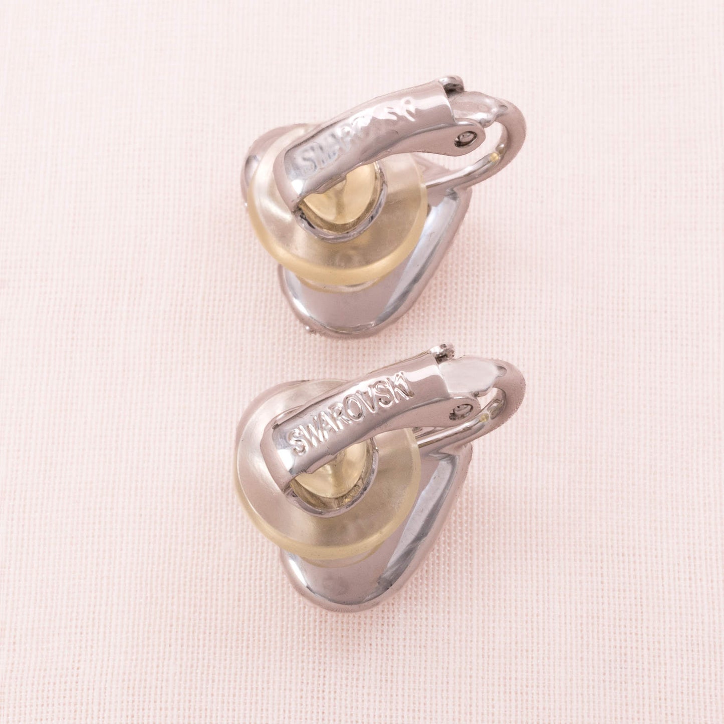 Swarovski-Herz-Ohrclips-rhodinierte-Rückseiten-Signatur