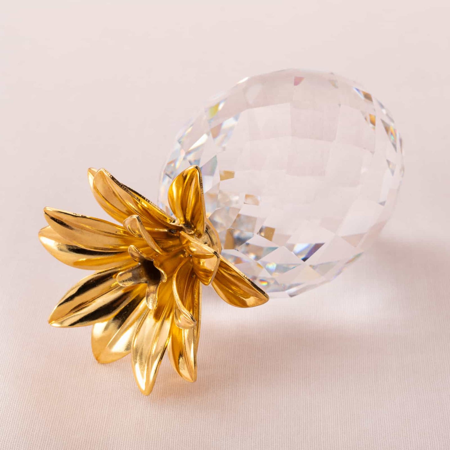 Swarovski-glitzerde-Kristall-Ananas-liegend