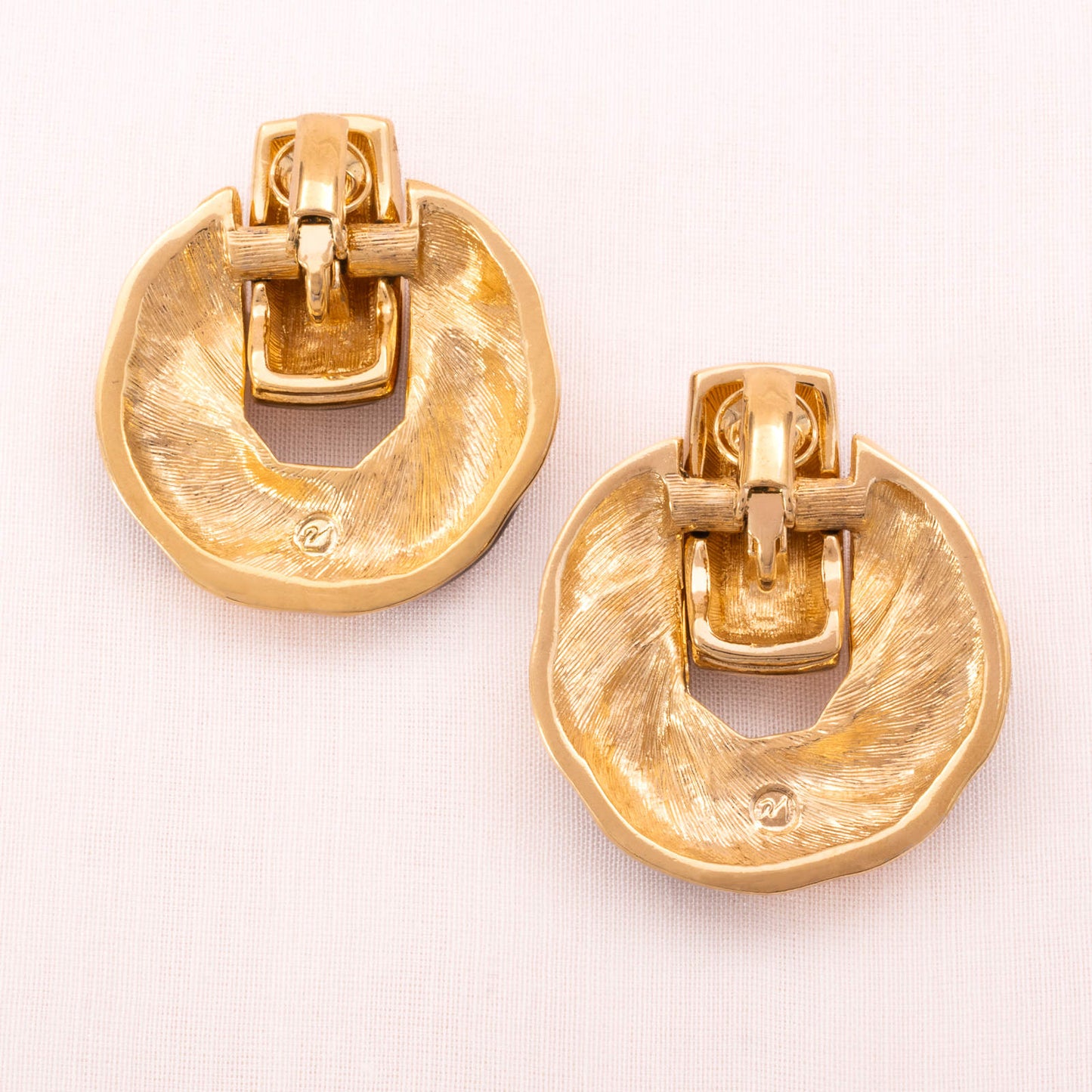 Swarovski-Türklopfer-Ohrclips-vergoldete-Rückseite-Schwan-signiert