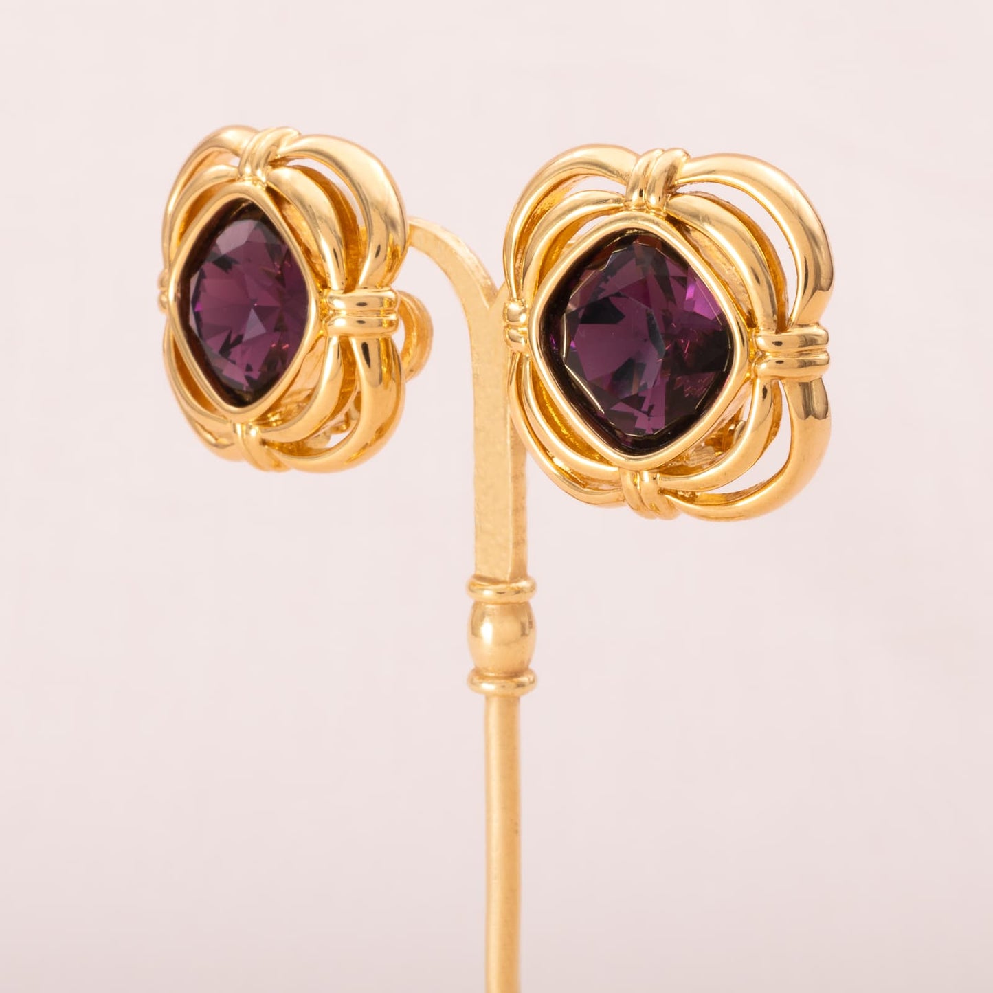 Swarovski-Ohrclips-vergoldet-eckiger-großer-Kristall-in-Lila