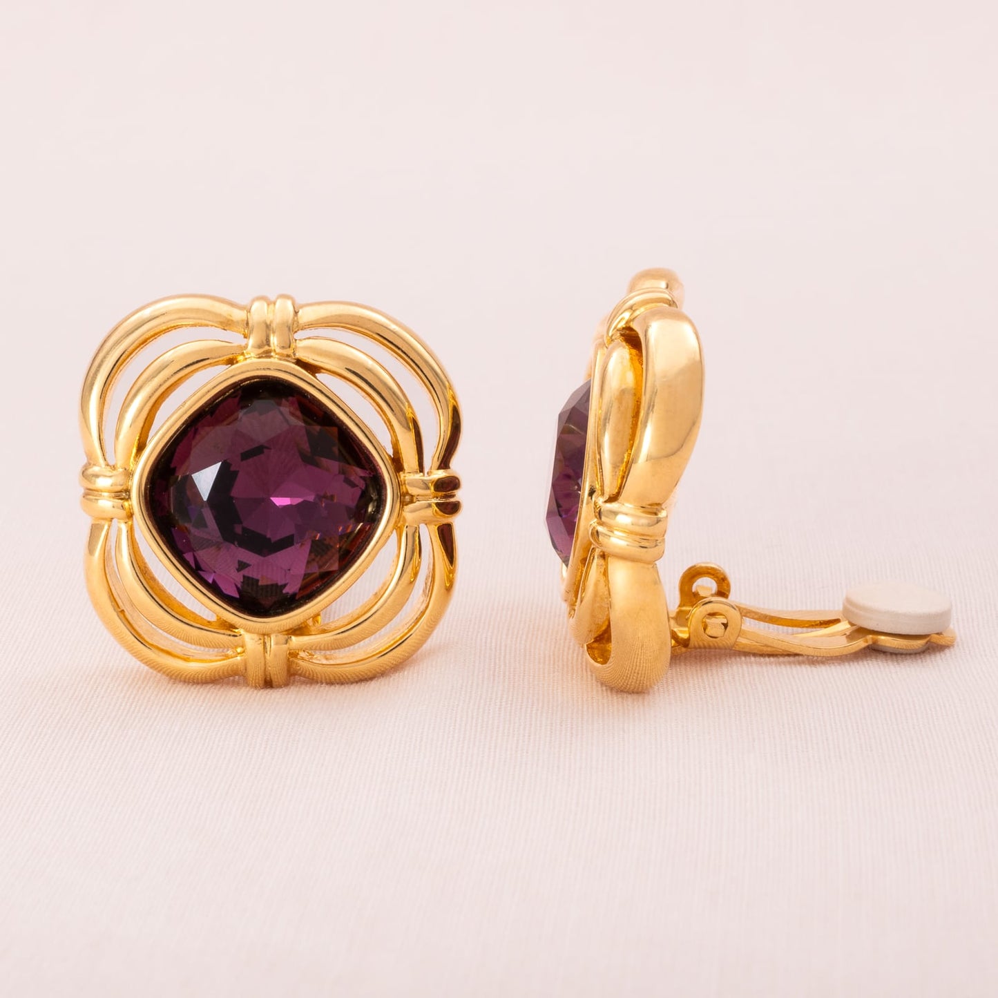 Swarovski-Ohrclips-vergoldet-eckiger-großer-Kristall-in-Lila