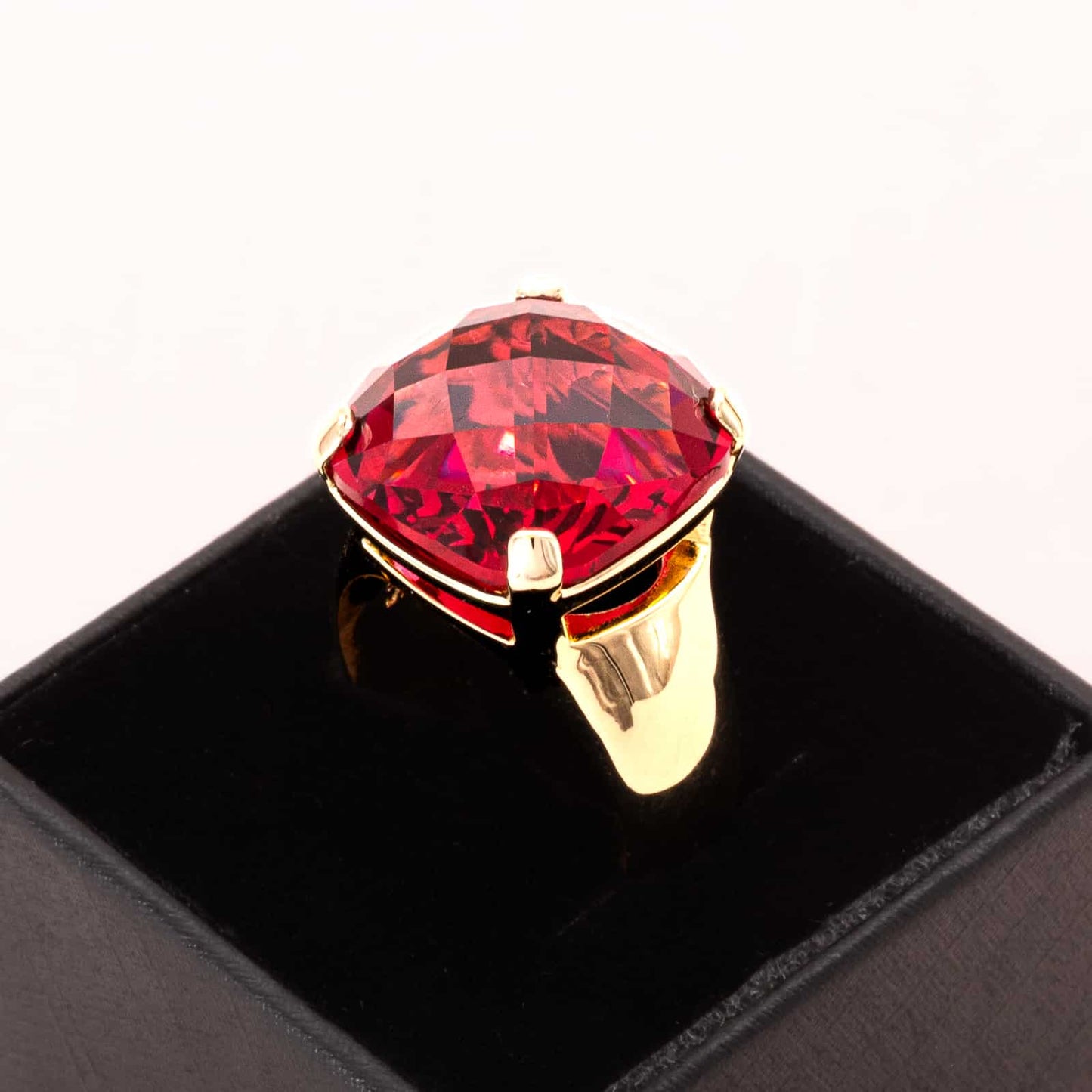 Swarovski-Ring-vergoldet-pink-roter-glitzernder-Kristall