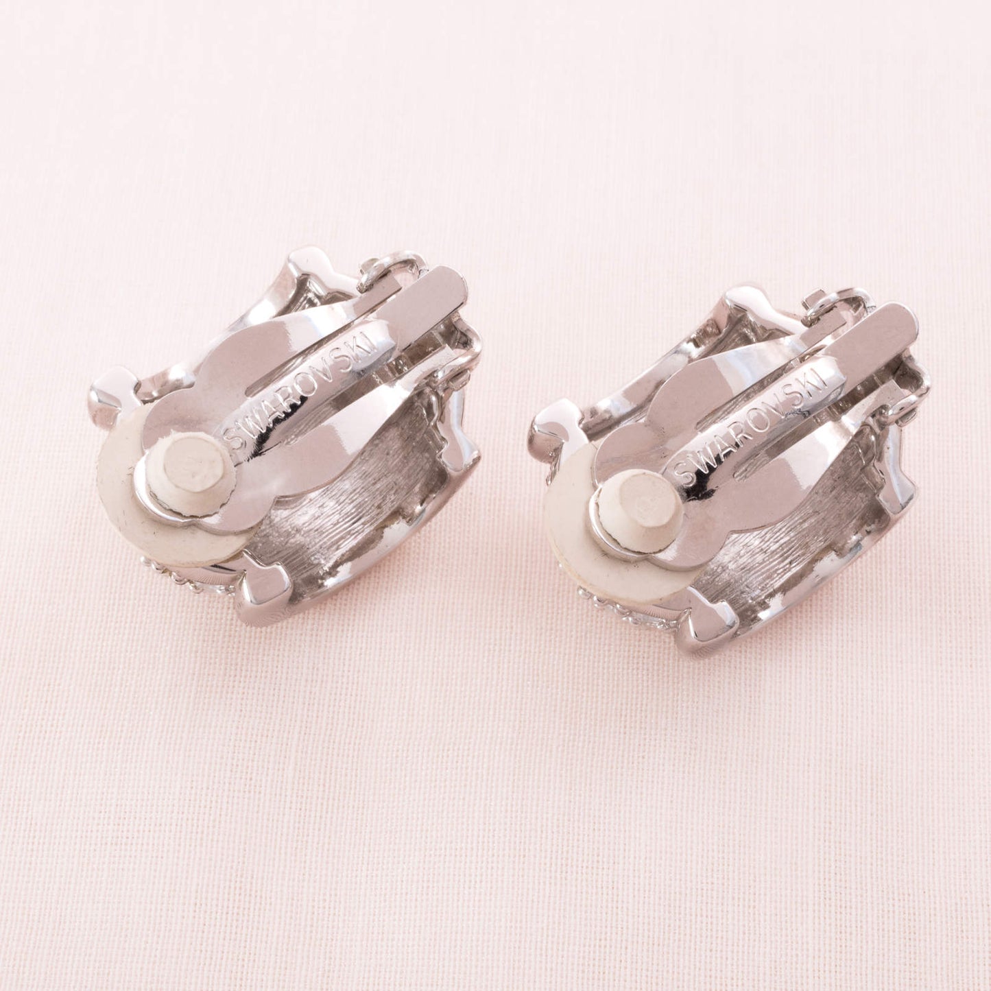Swarovski-Ohrclips-rhodinierte-Rückseiten-mit-Signatur