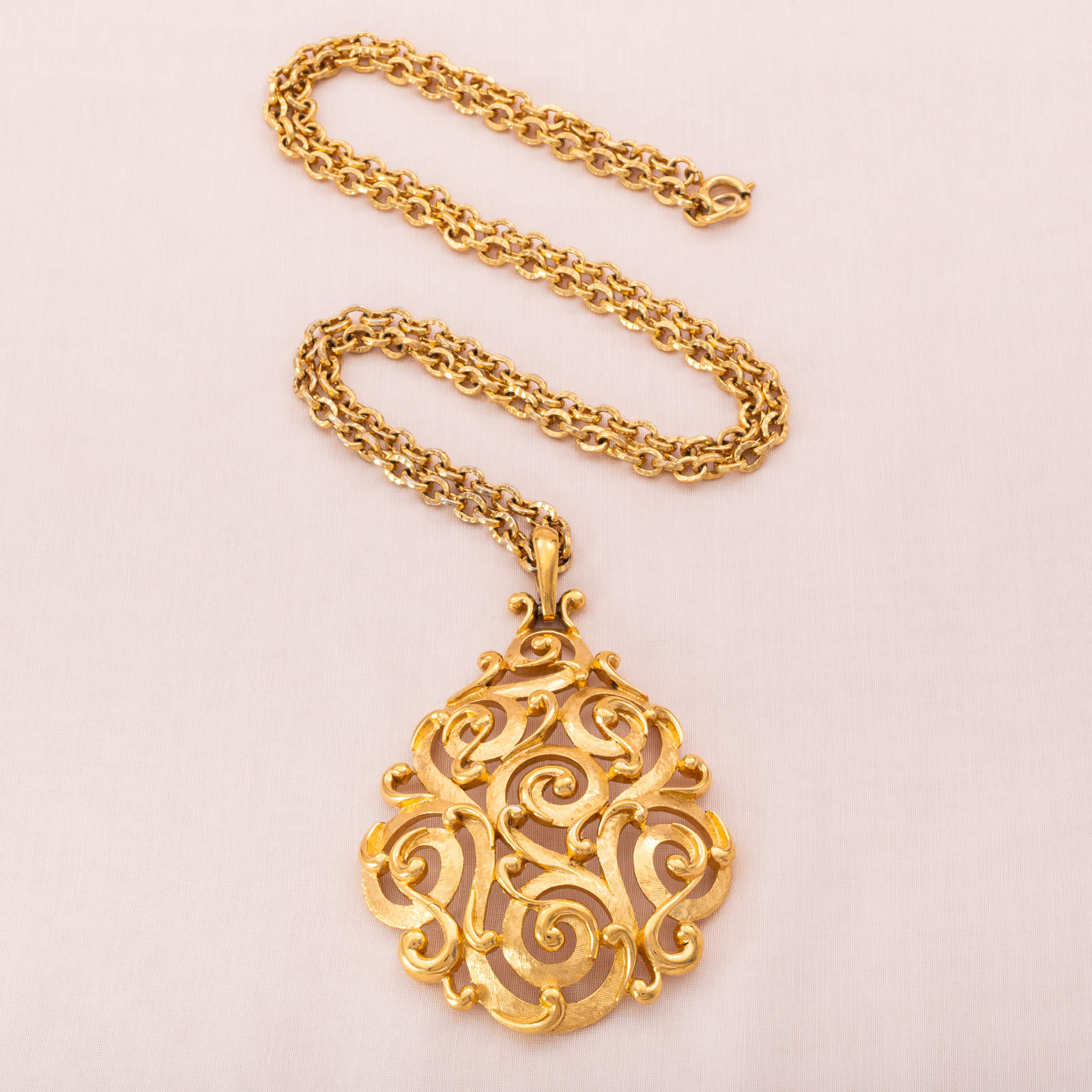 Vintage Gold Tone Large high quality Pendant Necklace