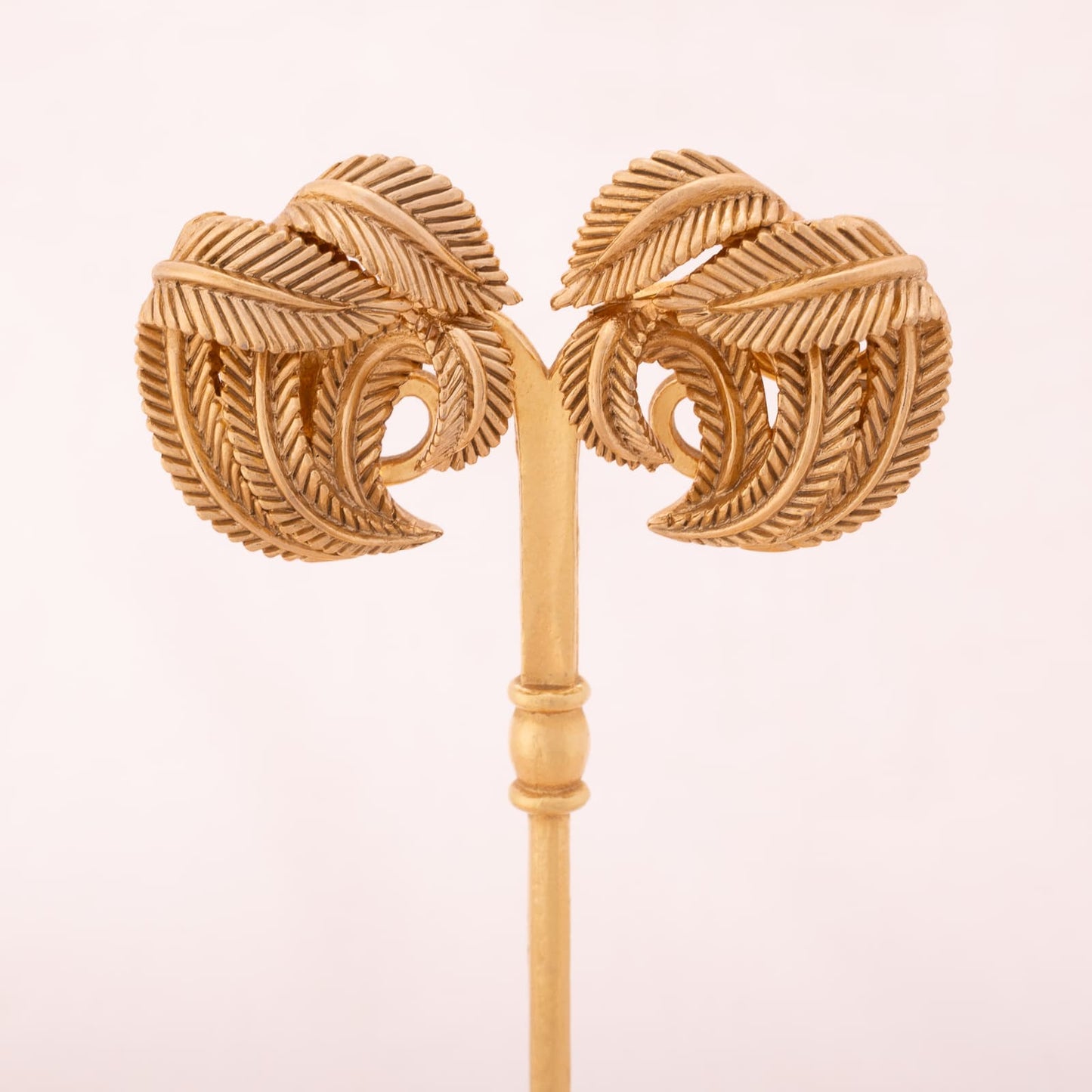 Trifari-vergoldete-Ohrclips-Blätter-Design-1960er