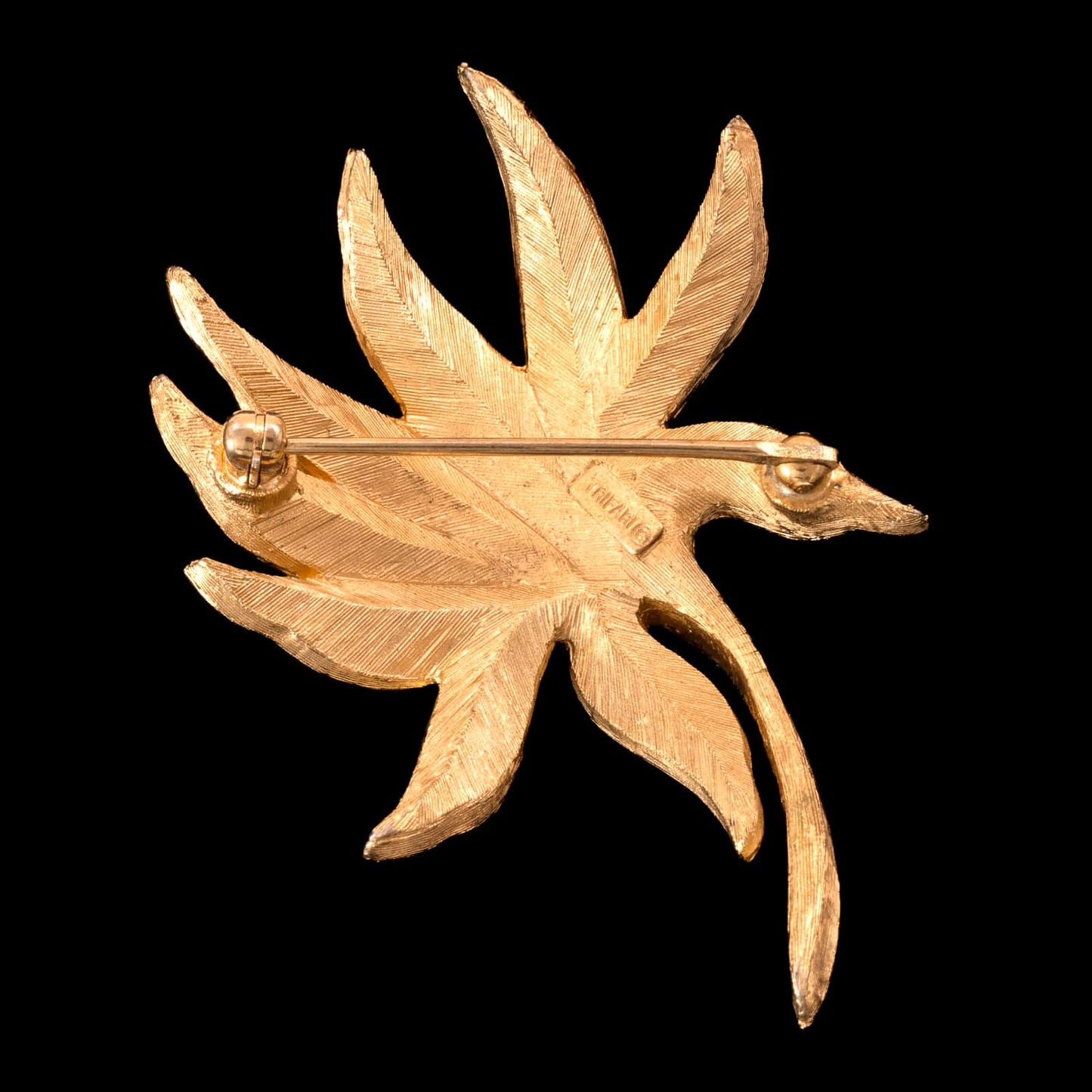 Trifari-vergoldete-Blatt-Brosche-Rückseite