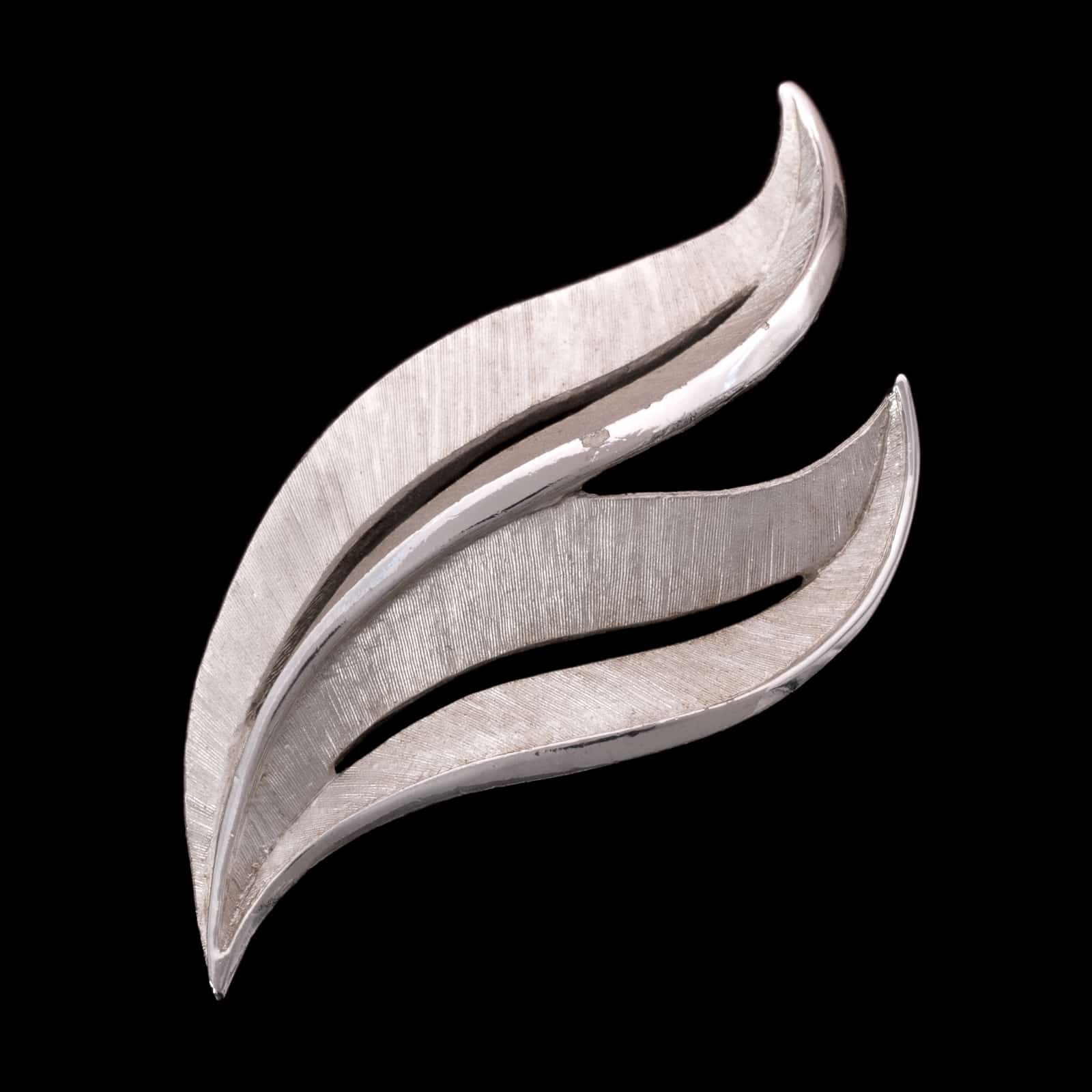 TRIFARI silver-colored leaf brooch – Find Vintage Beauty