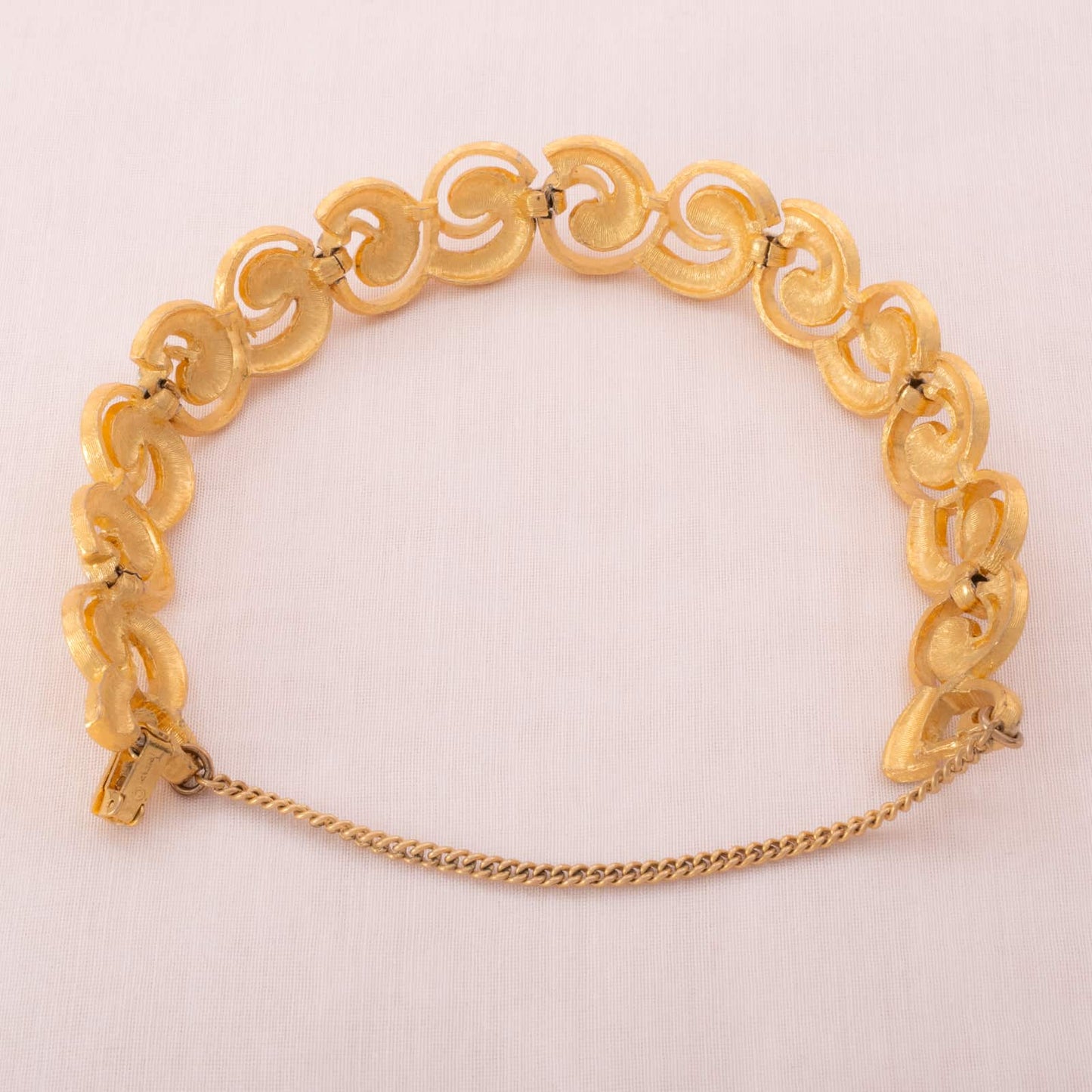 Trifari-vergoldetes-Armband-60er-Jahre-Rückseite