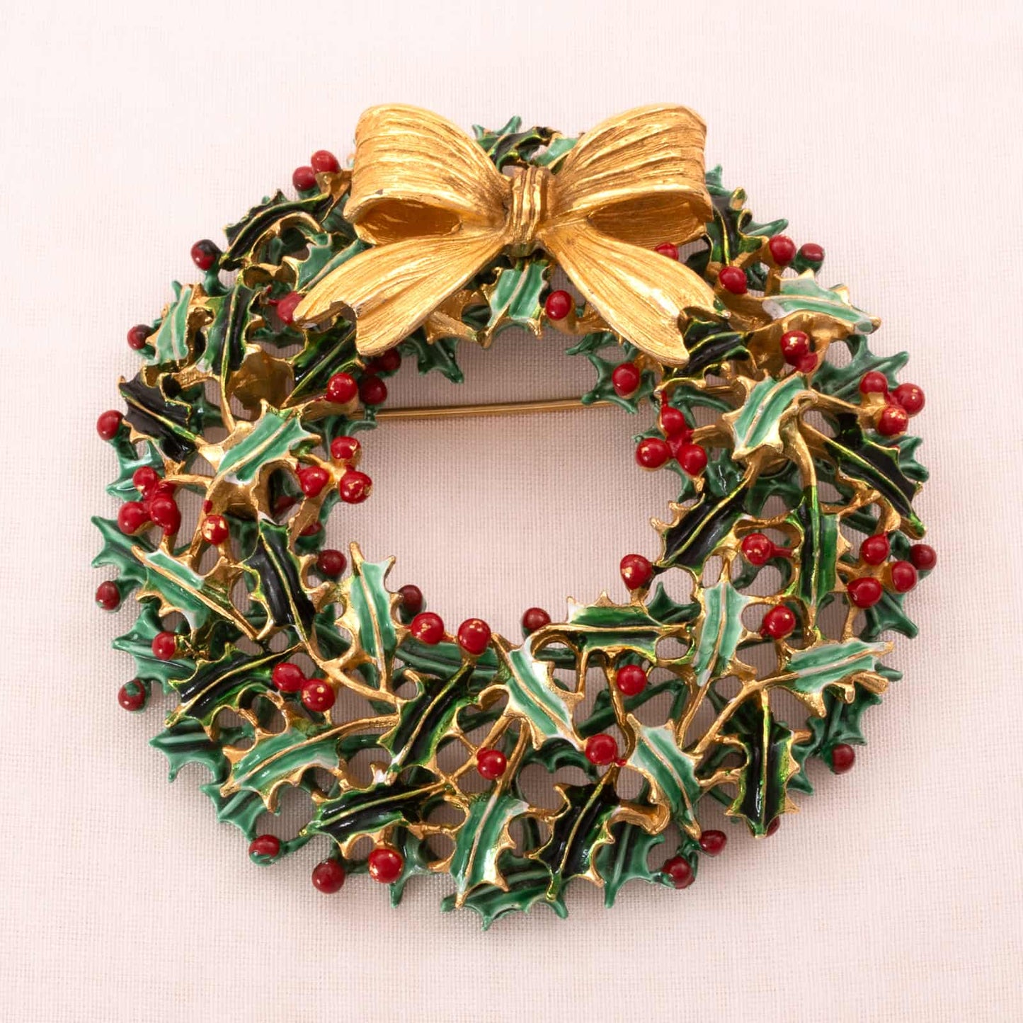 WEISS-große-Weihnachtskranz-Brosche-emailliert-vergoldete-Schleife