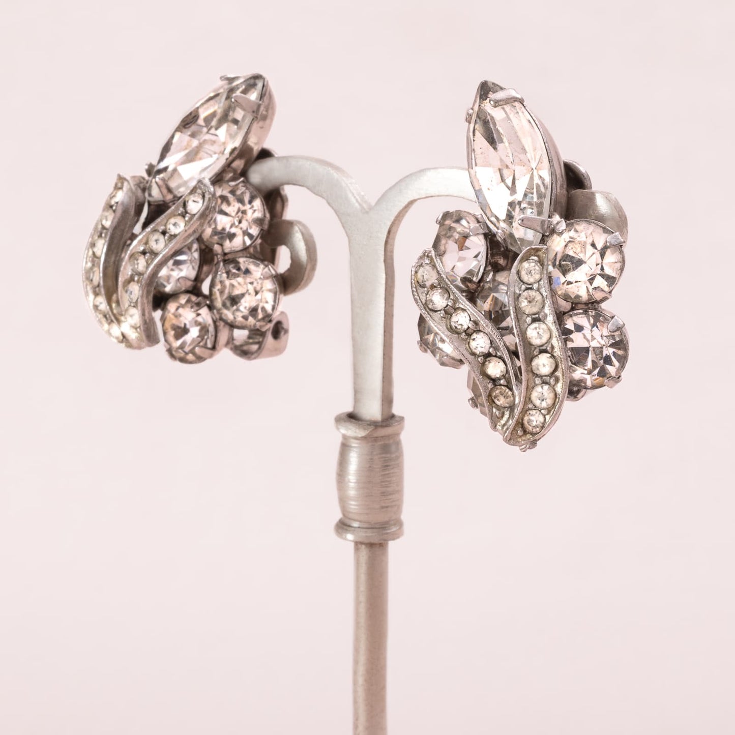 WEISS-Strass-Ohrclips-silberfarben