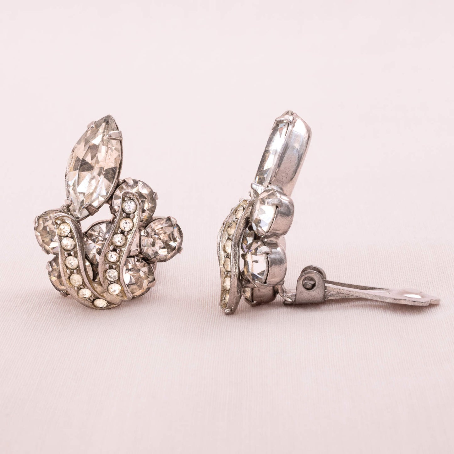 WEISS-Strass-Ohrclips-silberfarben