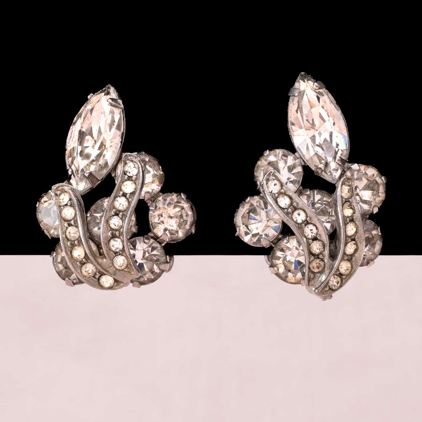 WEISS-Strass-Ohrclips-silberfarben