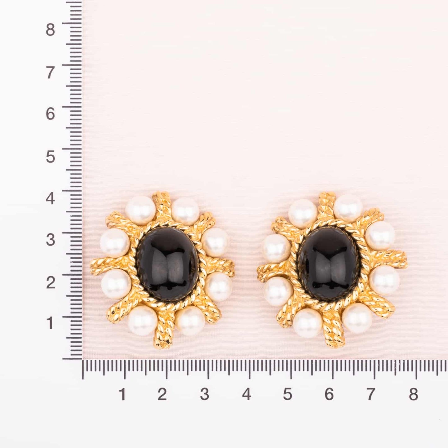 Ciner-Ohrclips-Schwarzer-Cabochon-Perlen