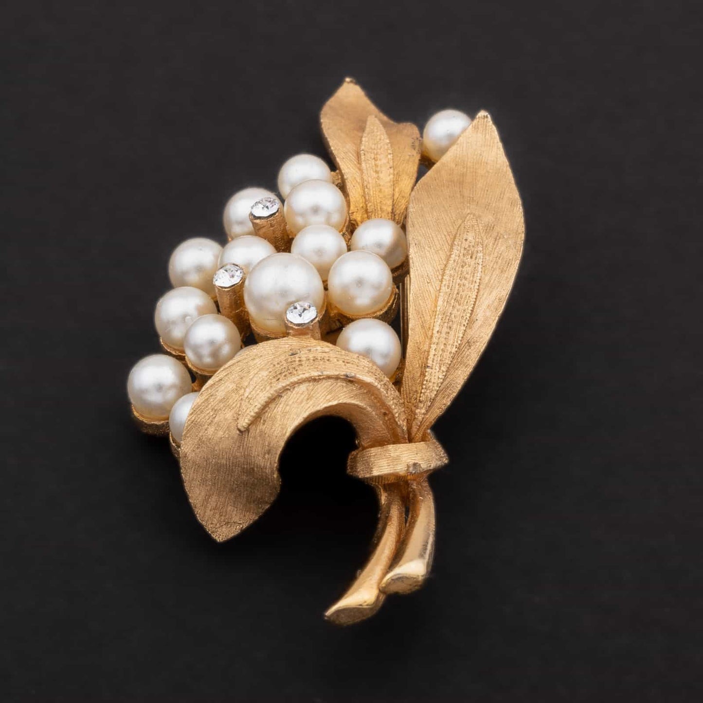 Coro-vergoldete-Brosche-mit-Perlen-und-Strass