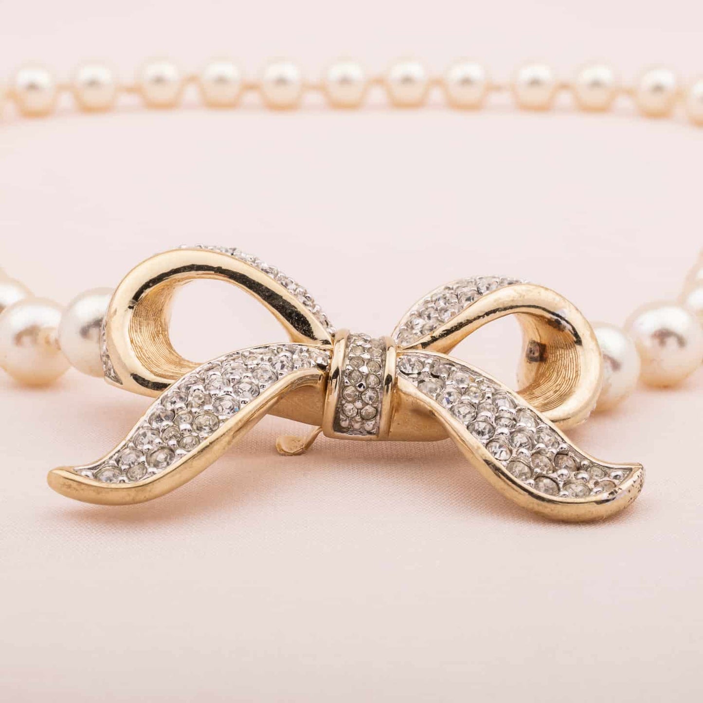 DANIEL SWAROVSKI pearl necklace with bow from the 80s