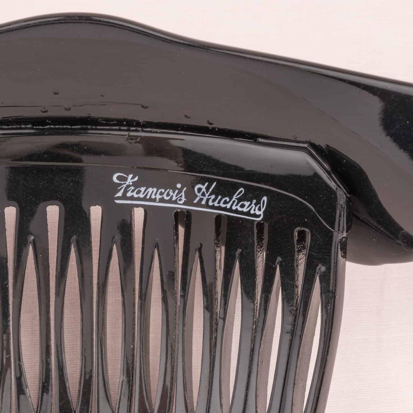 Francois-Huchard-schwarzer-Steckkamm-Signatur