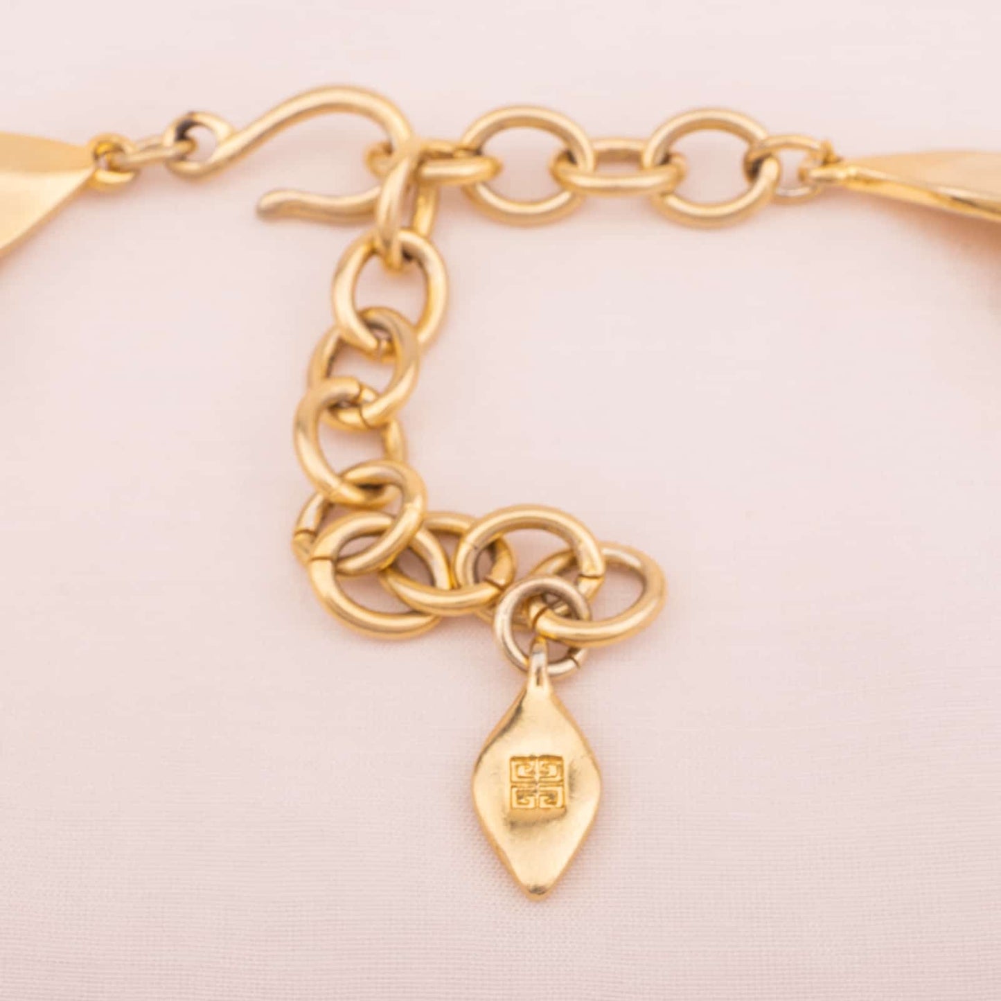 Givenchy-Collier-Halskette-vergoldet-80s-90s-Logo-Signatur