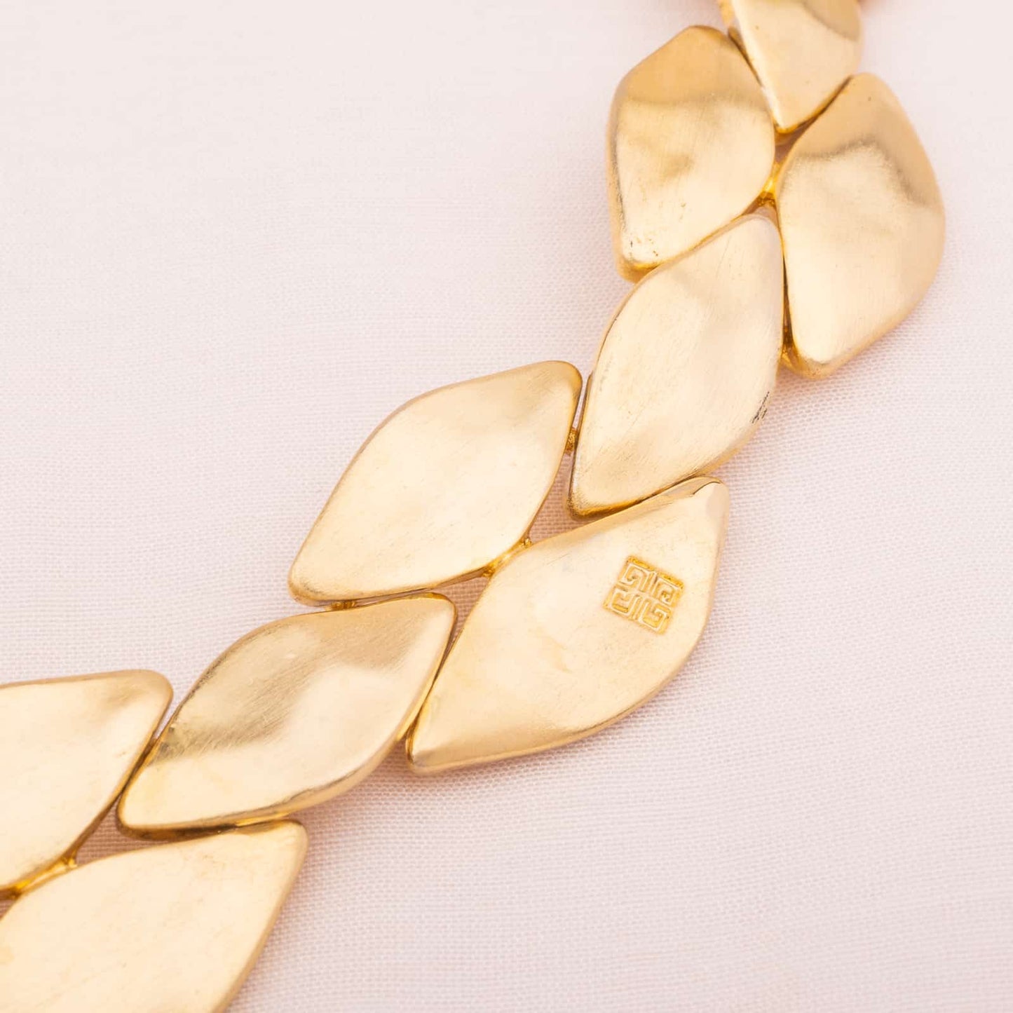 Givenchy-Collier-Halskette-vergoldet-80s-90s-Logo-Signatur