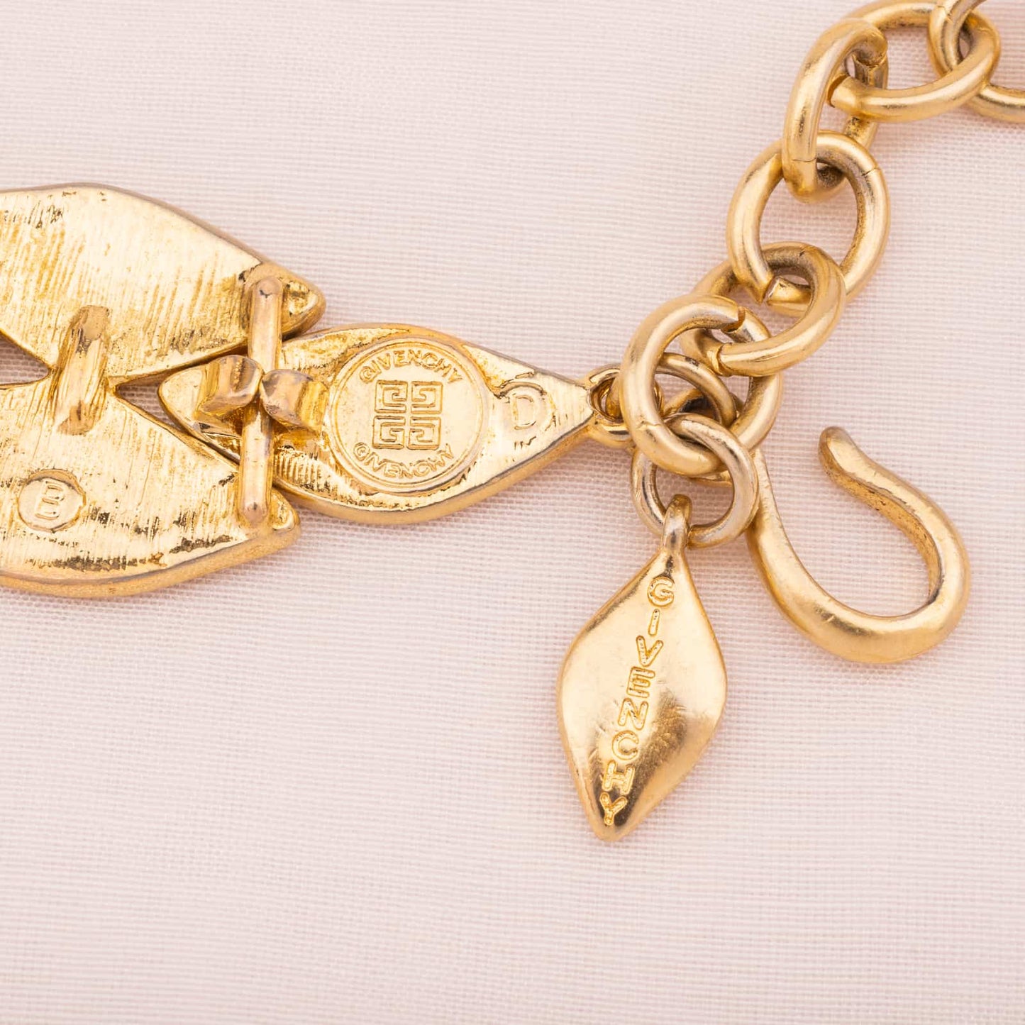 Givenchy-Collier-Halskette-vergoldet-80s-90s-Logo-Signatur