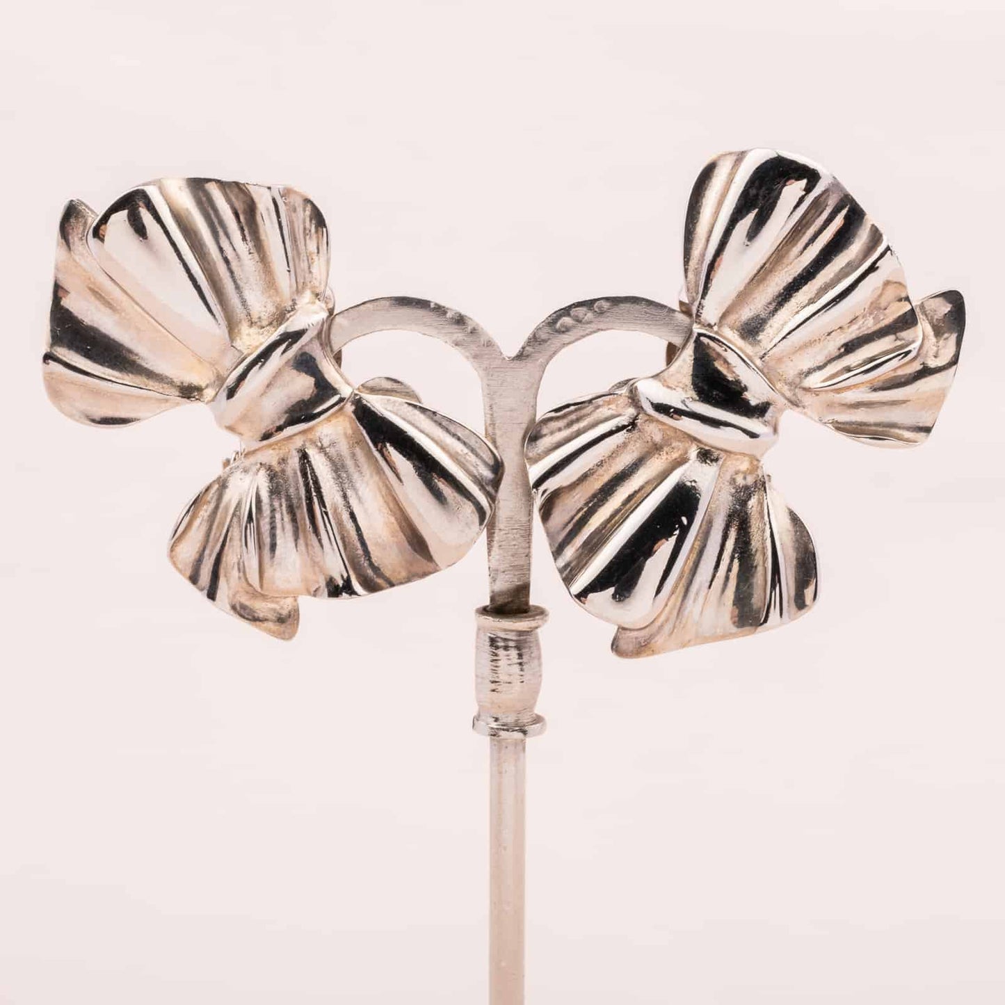 Givenchy-Schleifen-Ohrclips-versilbert-80s