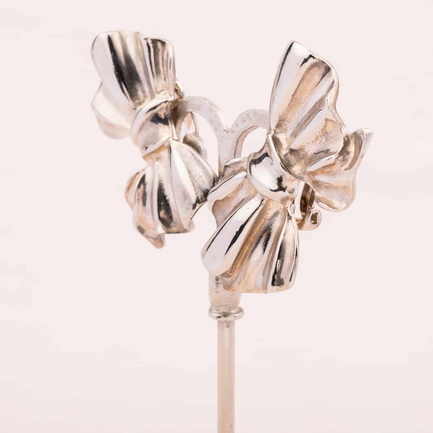 Givenchy-Schleifen-Ohrclips-versilbert-80s