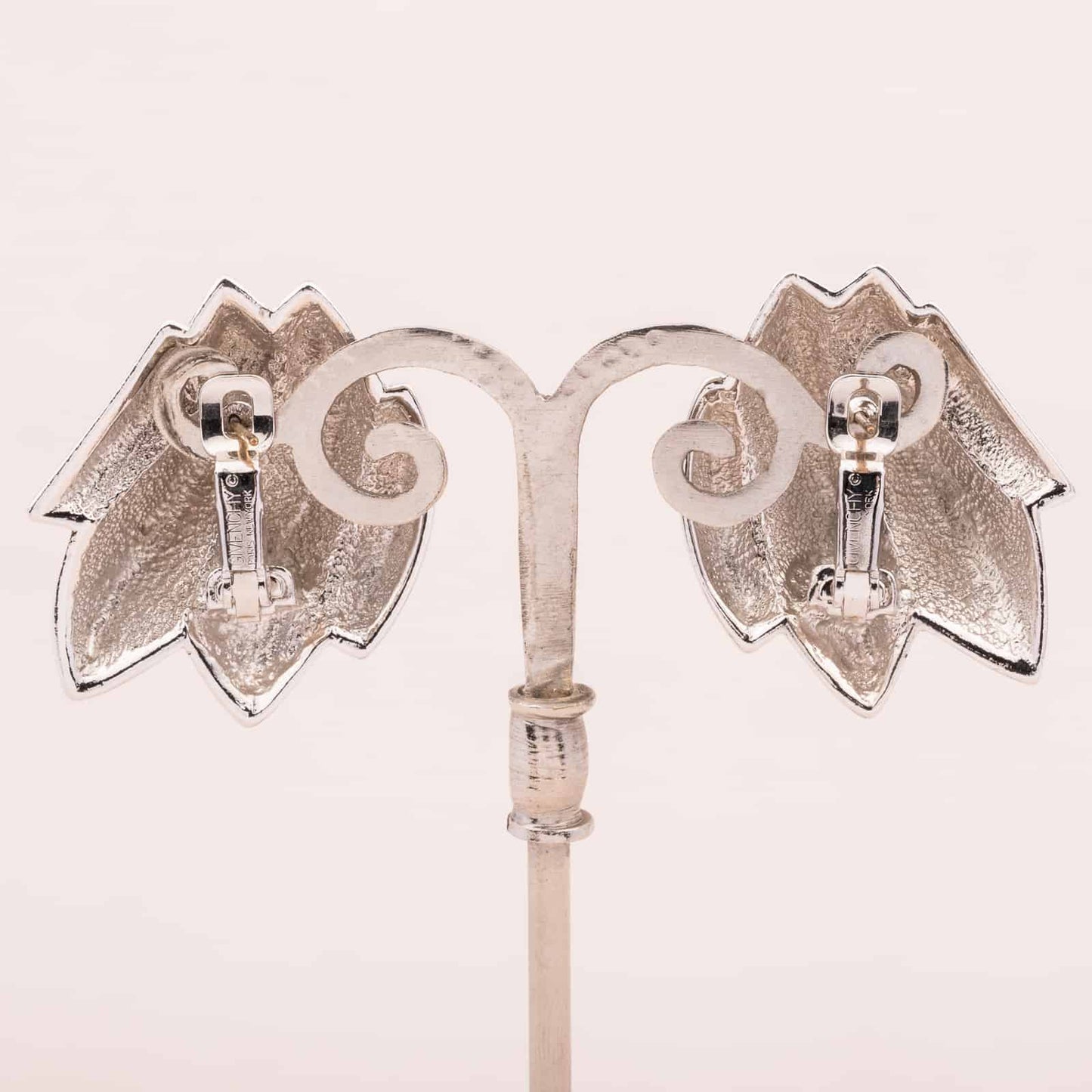 Givenchy-Ohrringe-90s-Designer-silberfarben-Rückseiten