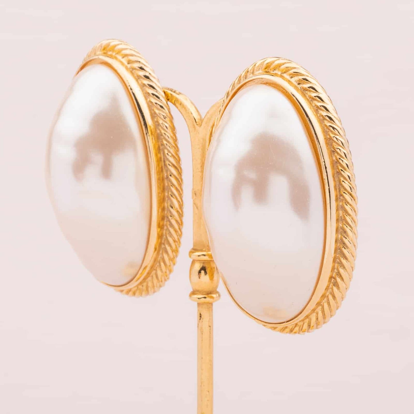 Givenchy große Ohrclips mit ovaler Perle