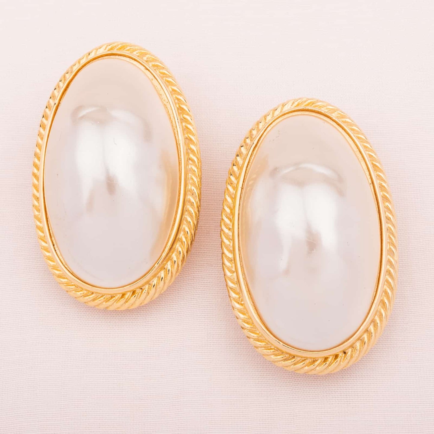 Givenchy große Ohrclips mit ovaler Perle