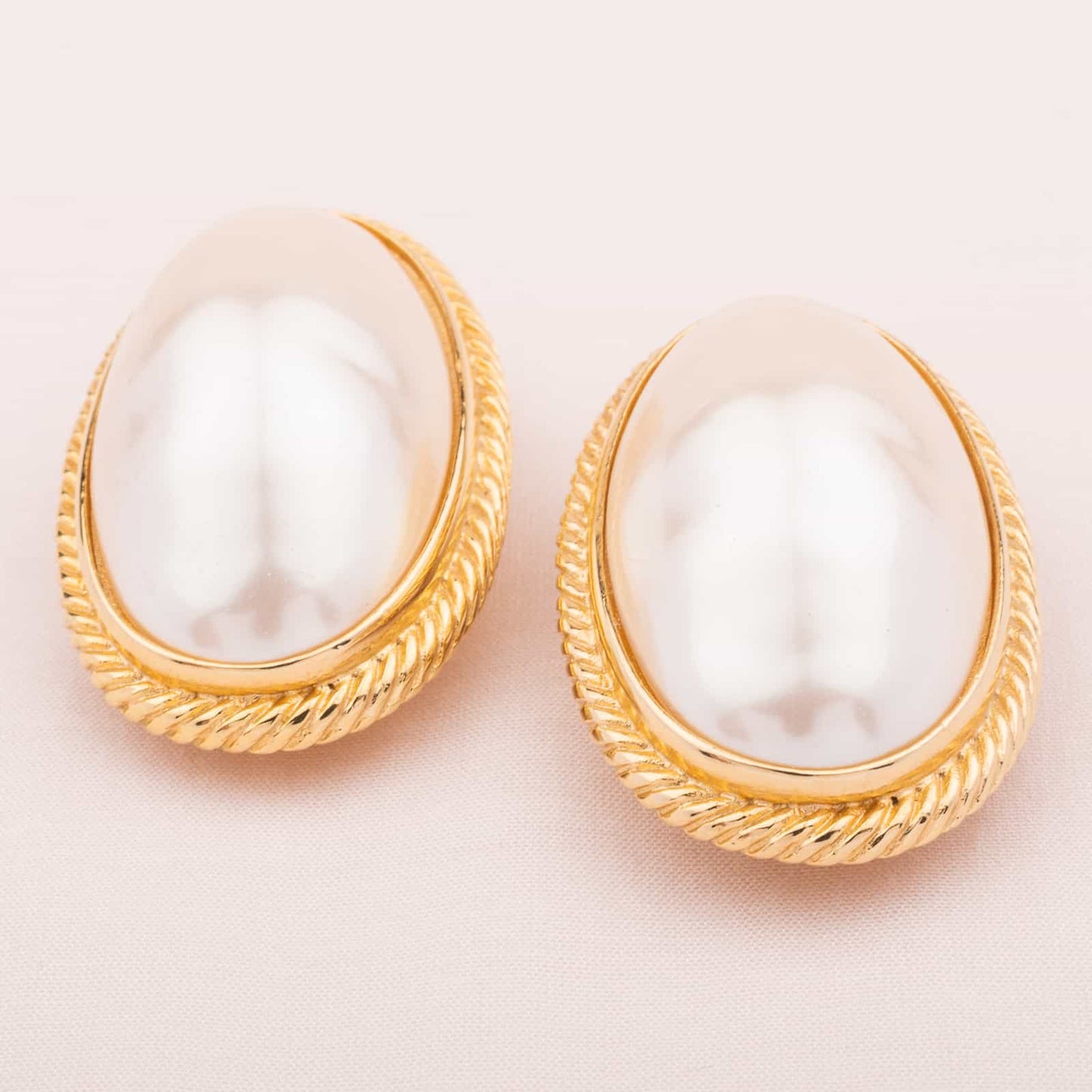 Givenchy große Ohrclips mit ovaler Perle