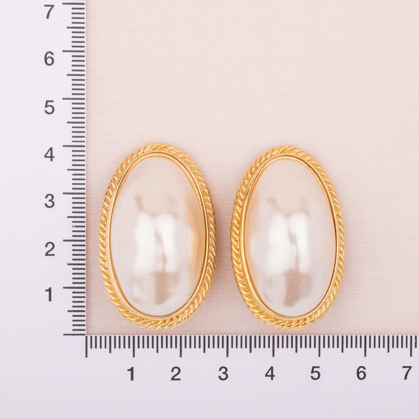 Givenchy große Ohrclips mit ovaler Perle