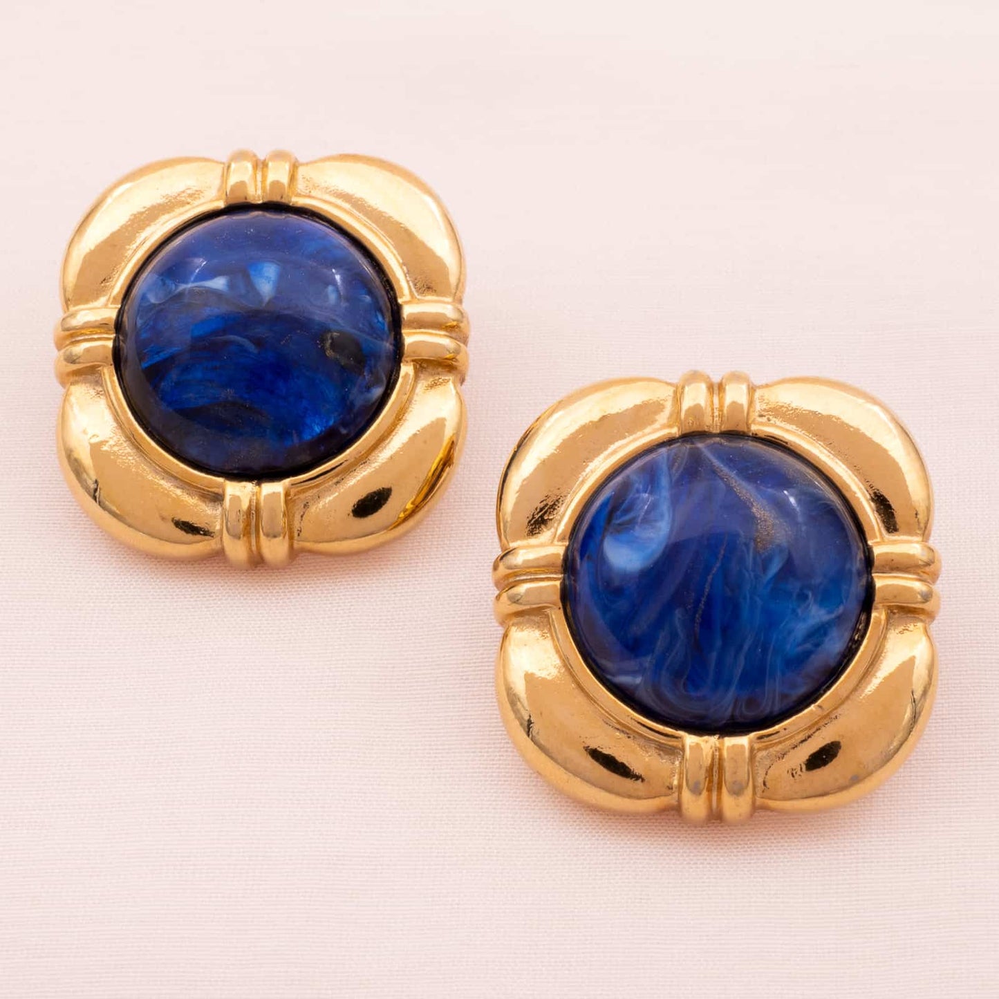 KJL-Kenneth-Lane-vergoldete-Ohrringe-blauer-Cabochon