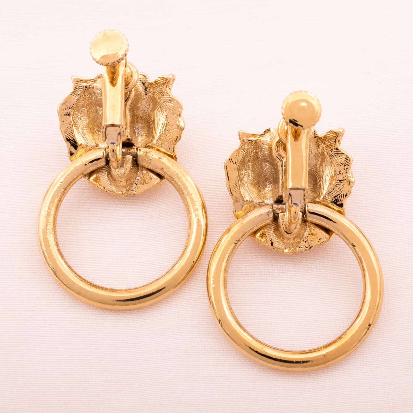 Vintage-Loewen-Türklopfer-Ohrclips-vergoldet-Rückseiten