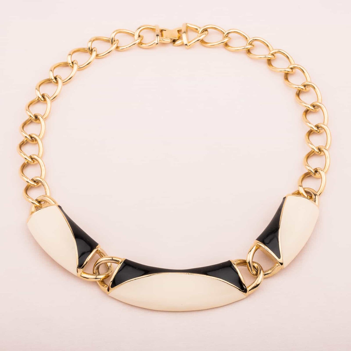 Monet-vergoldetes-Collier-Emaille-Schwarz-Creme-80s