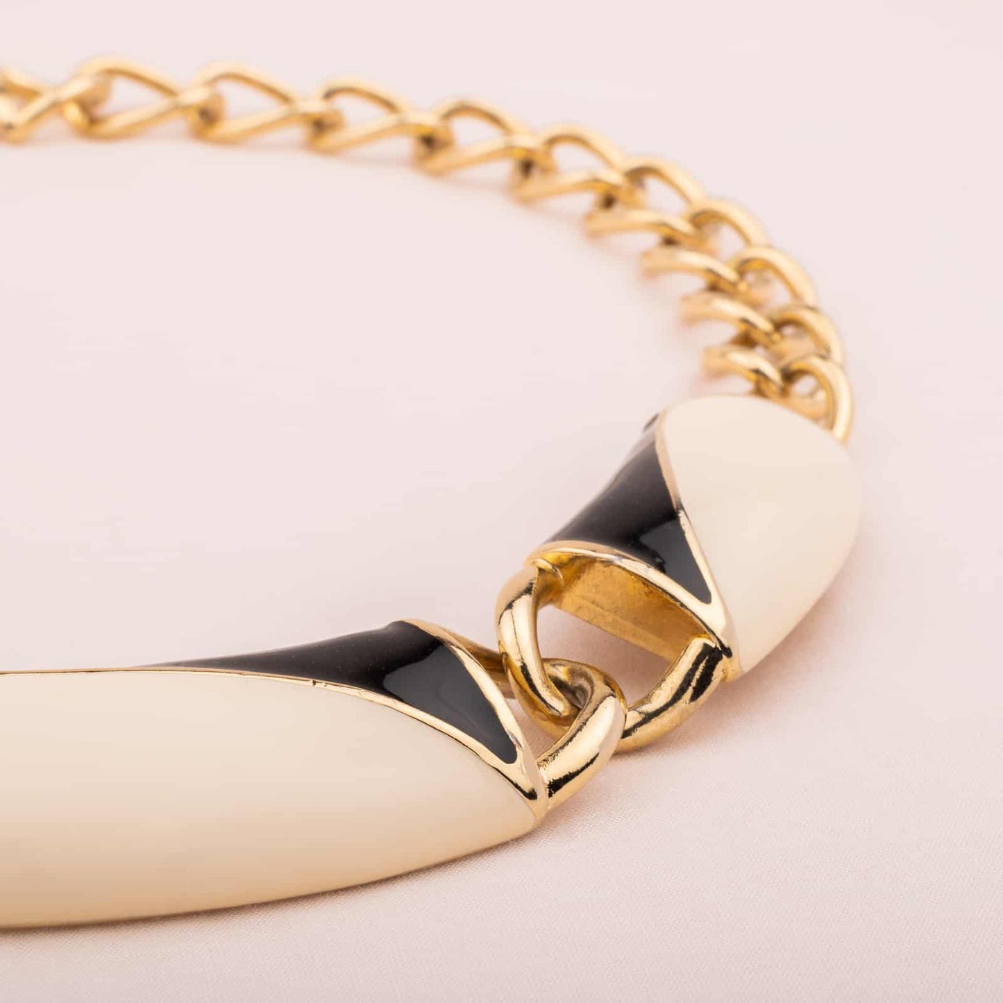 Monet-vergoldetes-Collier-Emaille-Schwarz-Creme-80s