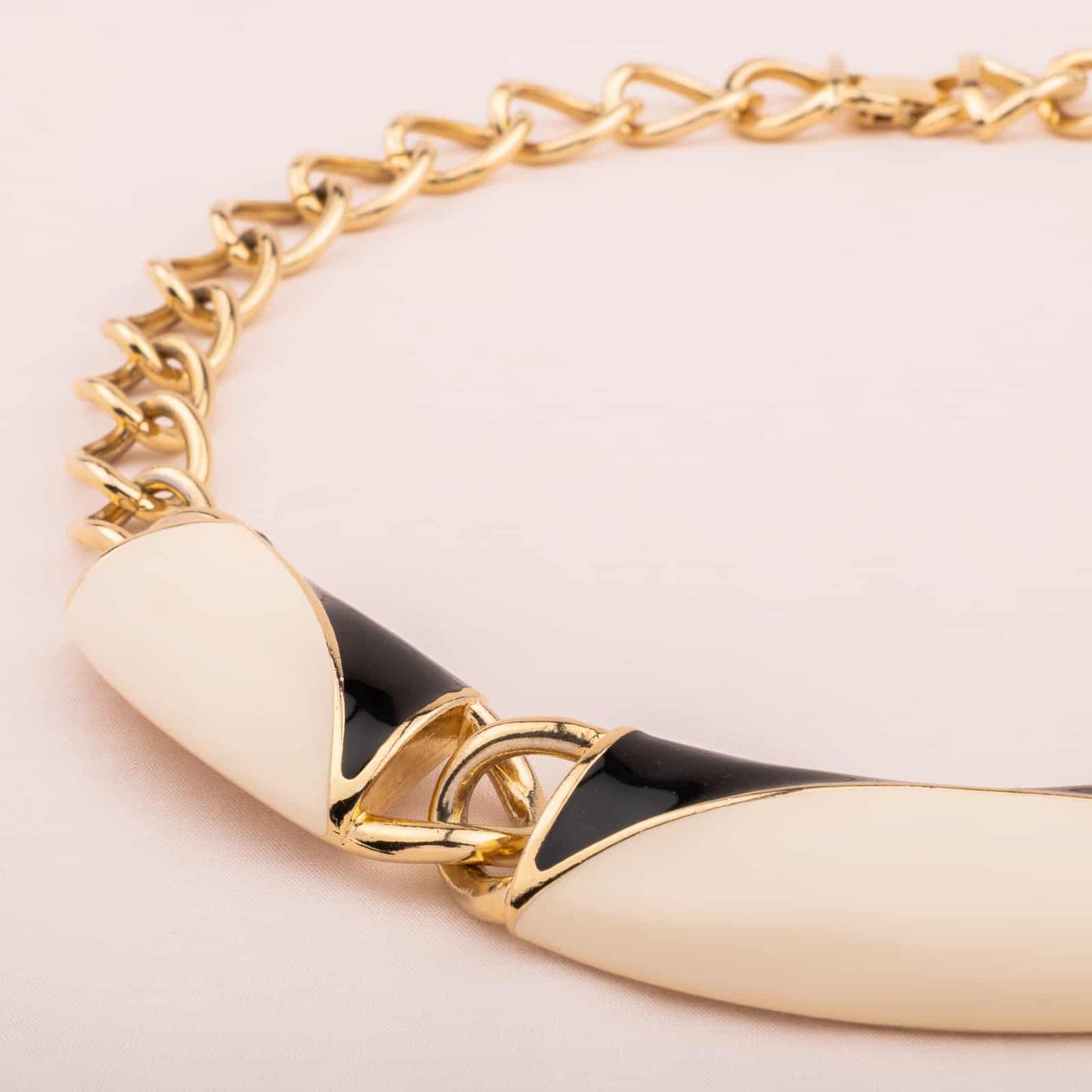 Monet-vergoldetes-Collier-Emaille-Schwarz-Creme-80s